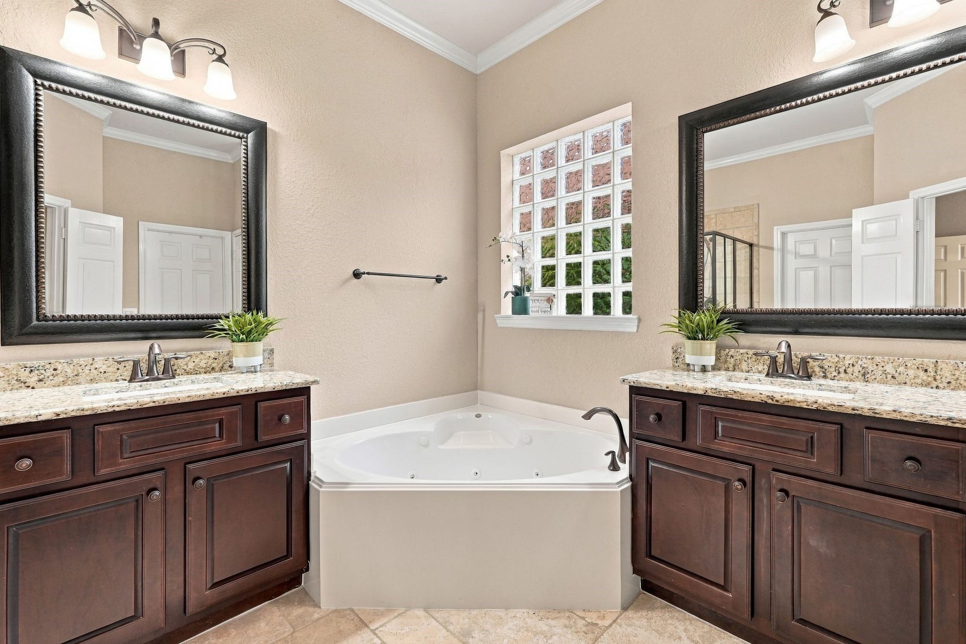 22 Jaspers Place, Spring, TX 77389