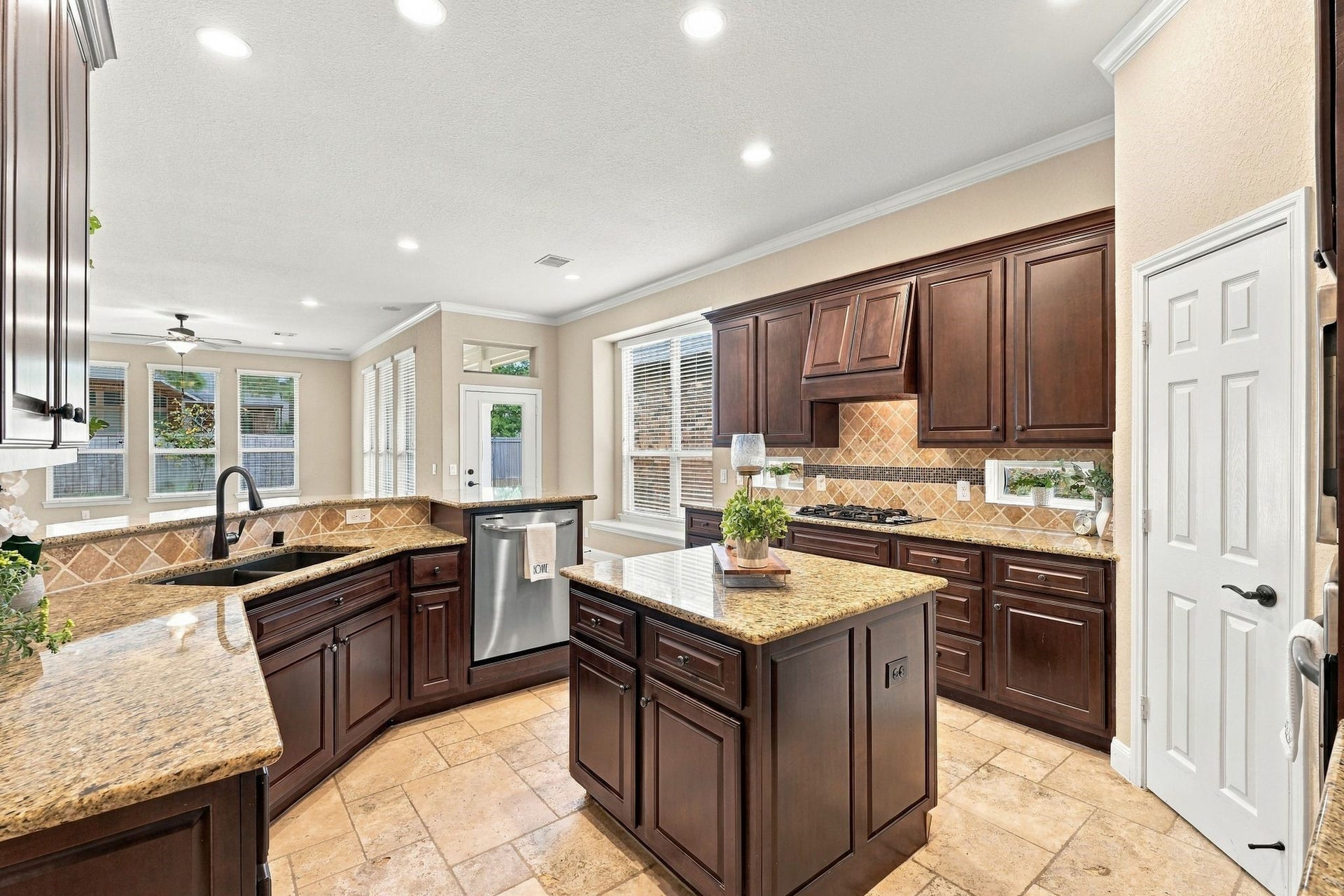 22 Jaspers Place, Spring, TX 77389