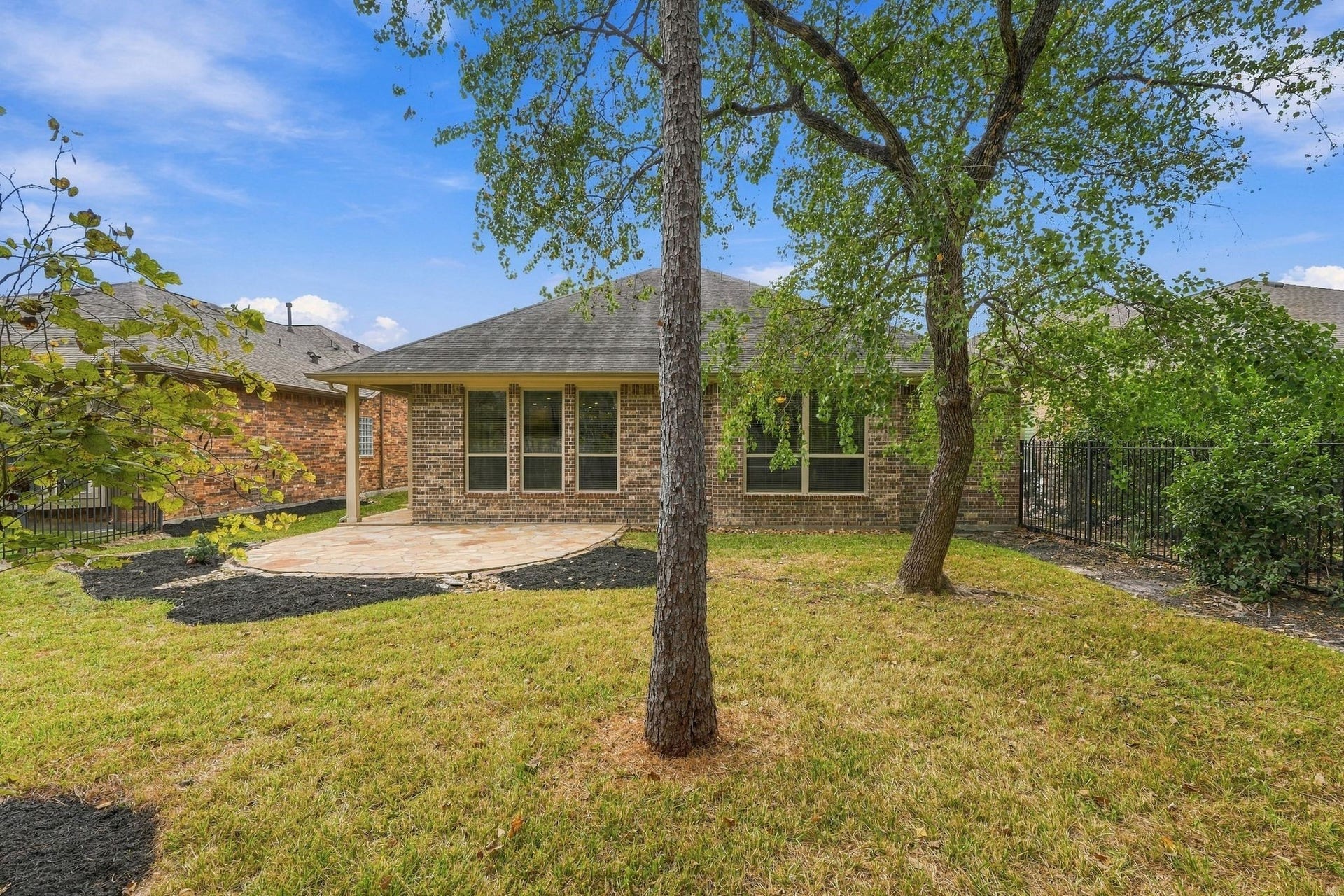 22 Jaspers Place, Spring, TX 77389