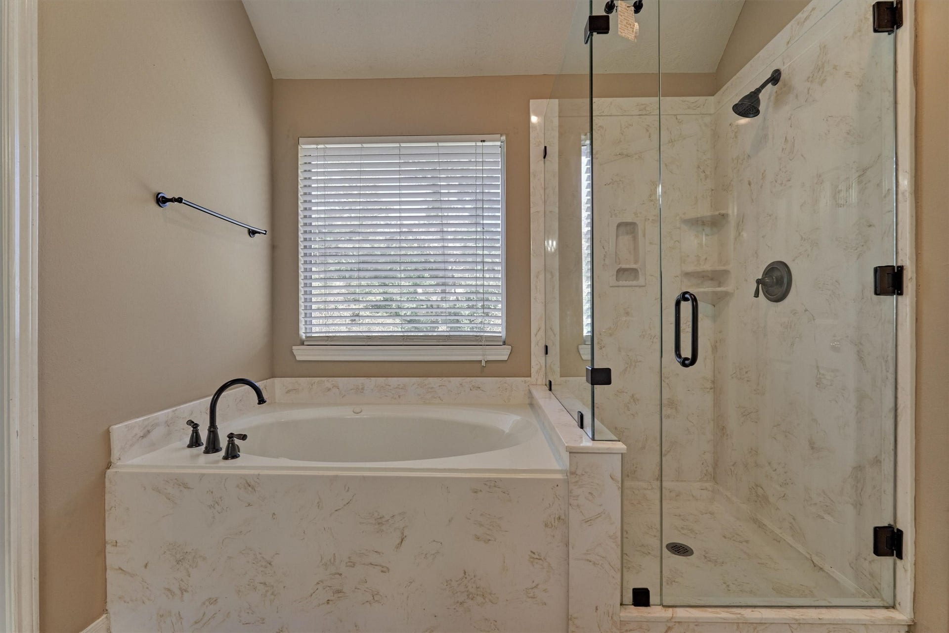 38 E Burberry Circle, The Woodlands, TX 77384 38 E Burberry Circle, The Woodlands, TX 77384