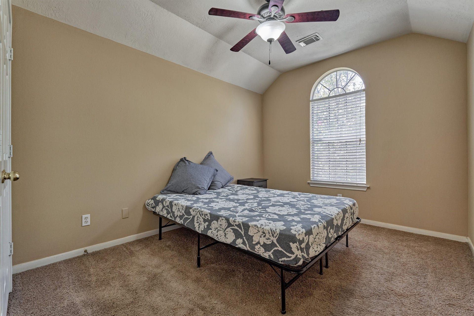 38 E Burberry Circle, The Woodlands, TX 77384 38 E Burberry Circle, The Woodlands, TX 77384