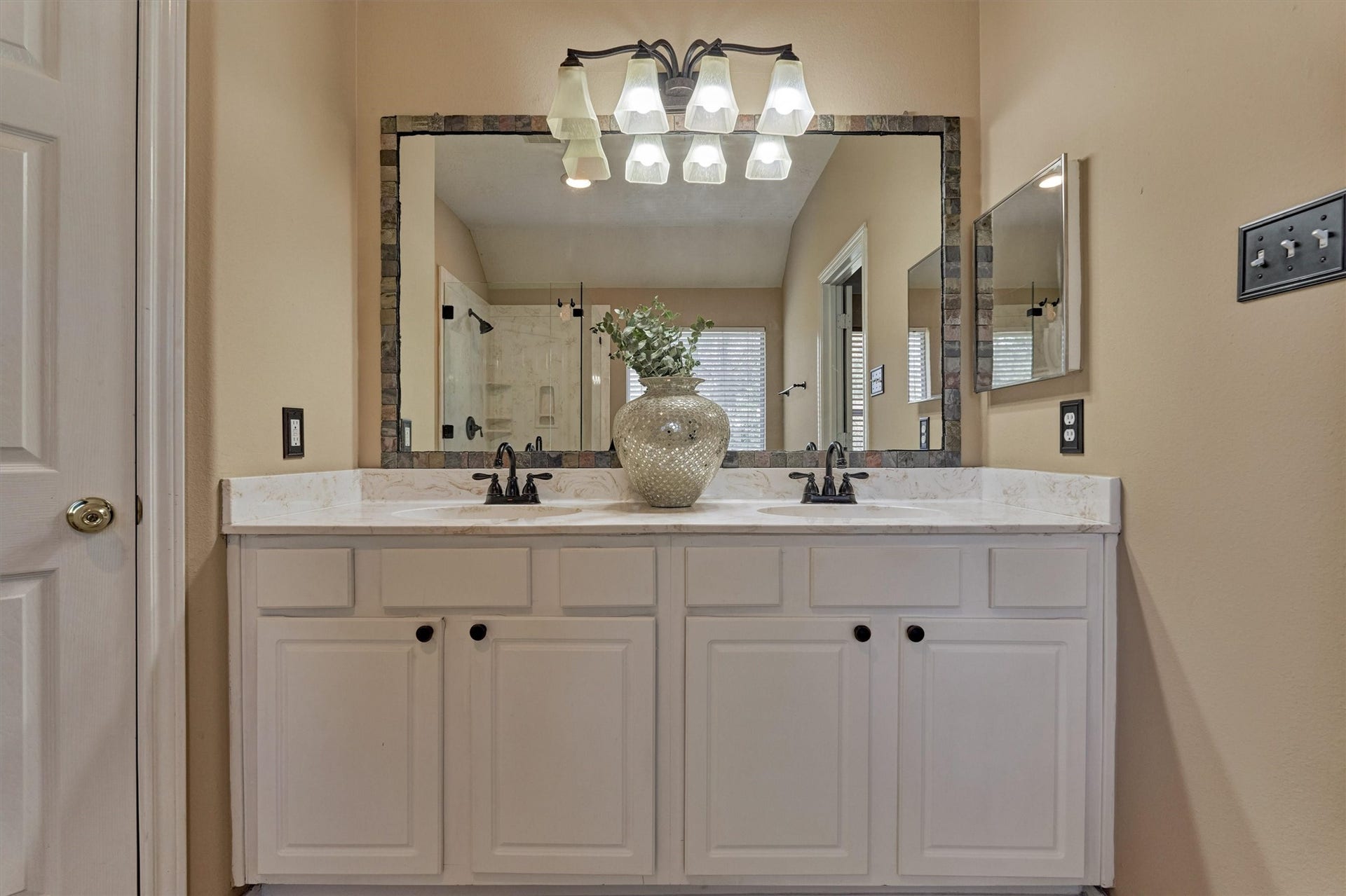 38 E Burberry Circle, The Woodlands, TX 77384 38 E Burberry Circle, The Woodlands, TX 77384