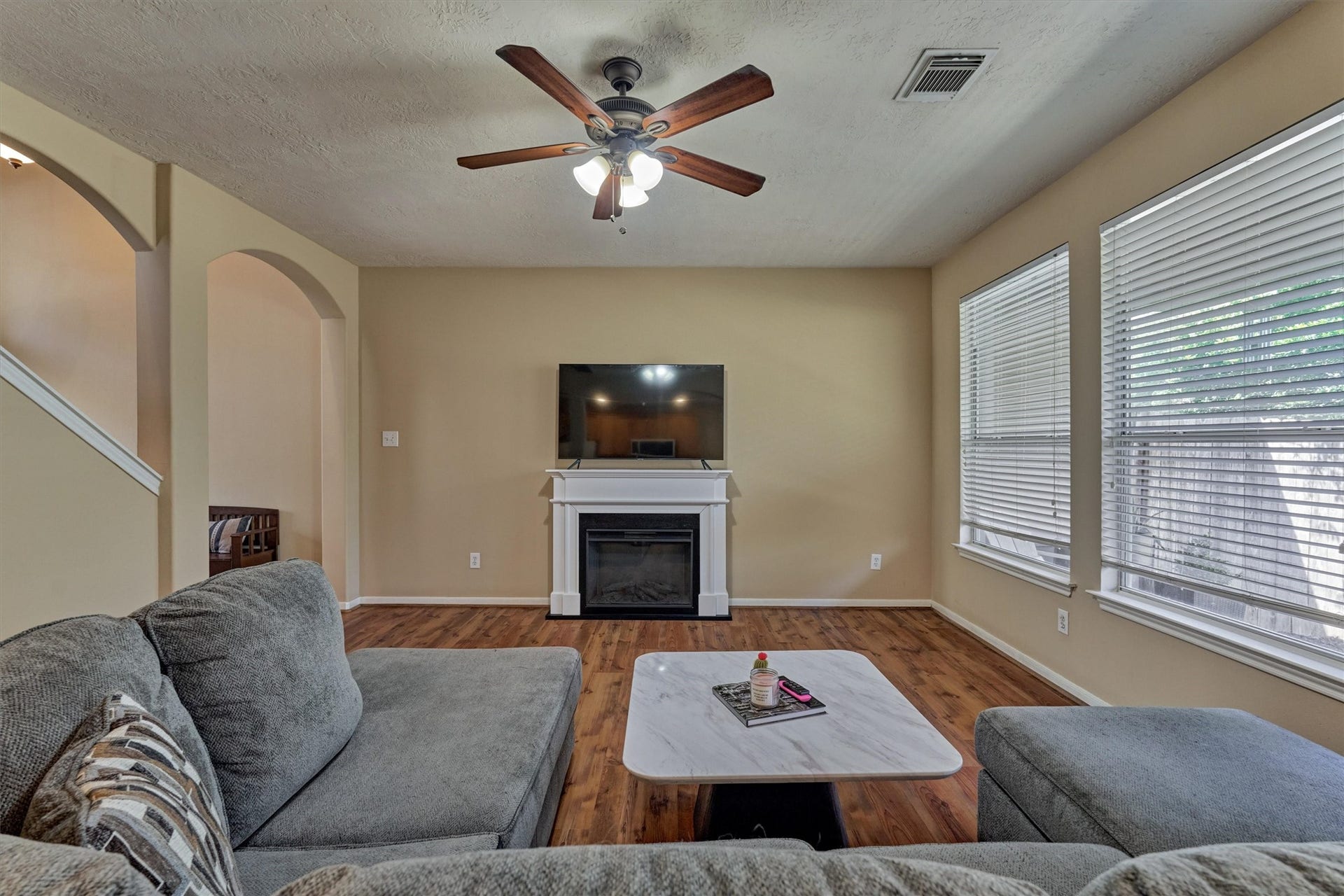 38 E Burberry Circle, The Woodlands, TX 77384 38 E Burberry Circle, The Woodlands, TX 77384
