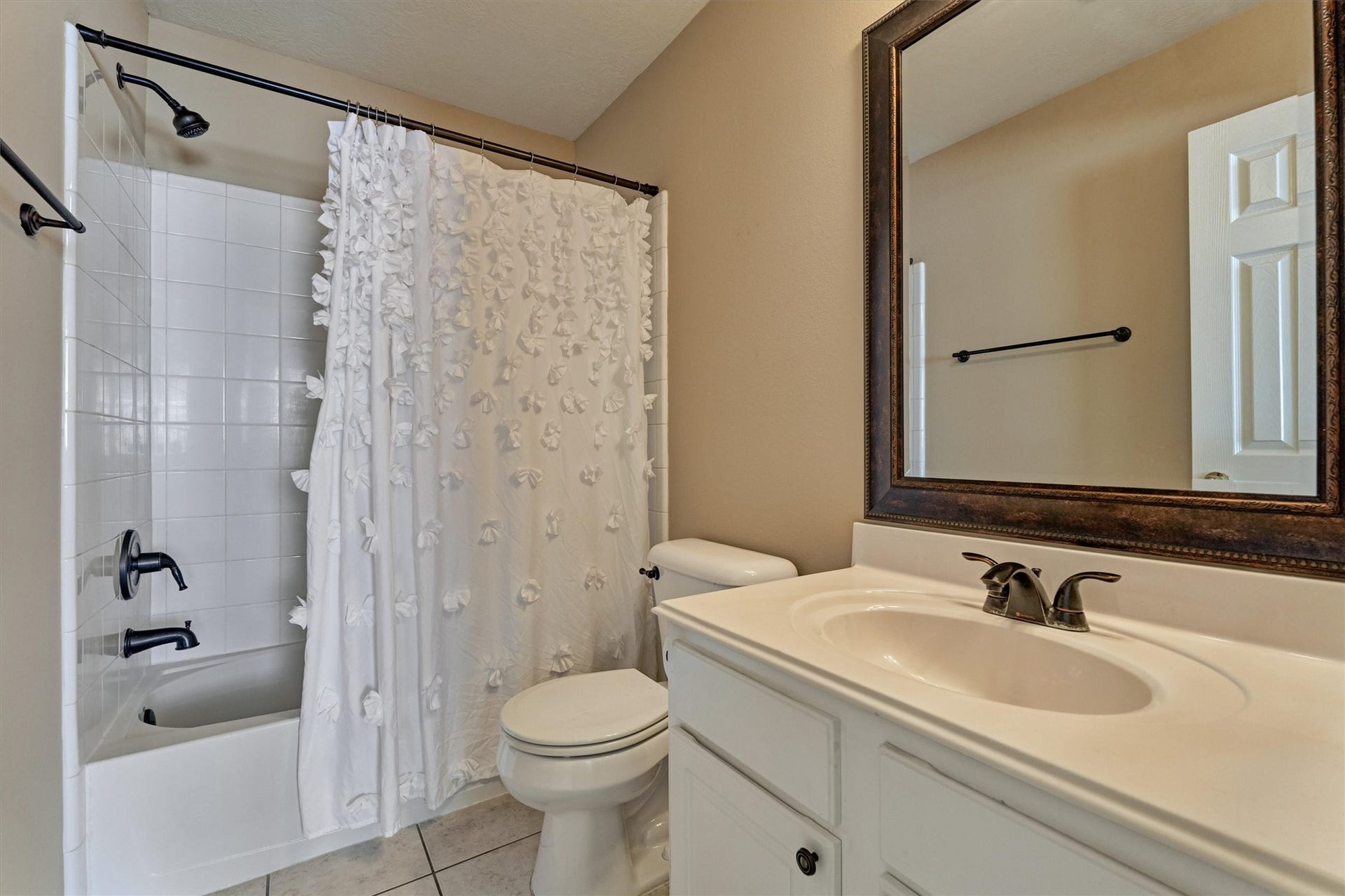 38 E Burberry Circle, The Woodlands, TX 77384 38 E Burberry Circle, The Woodlands, TX 77384