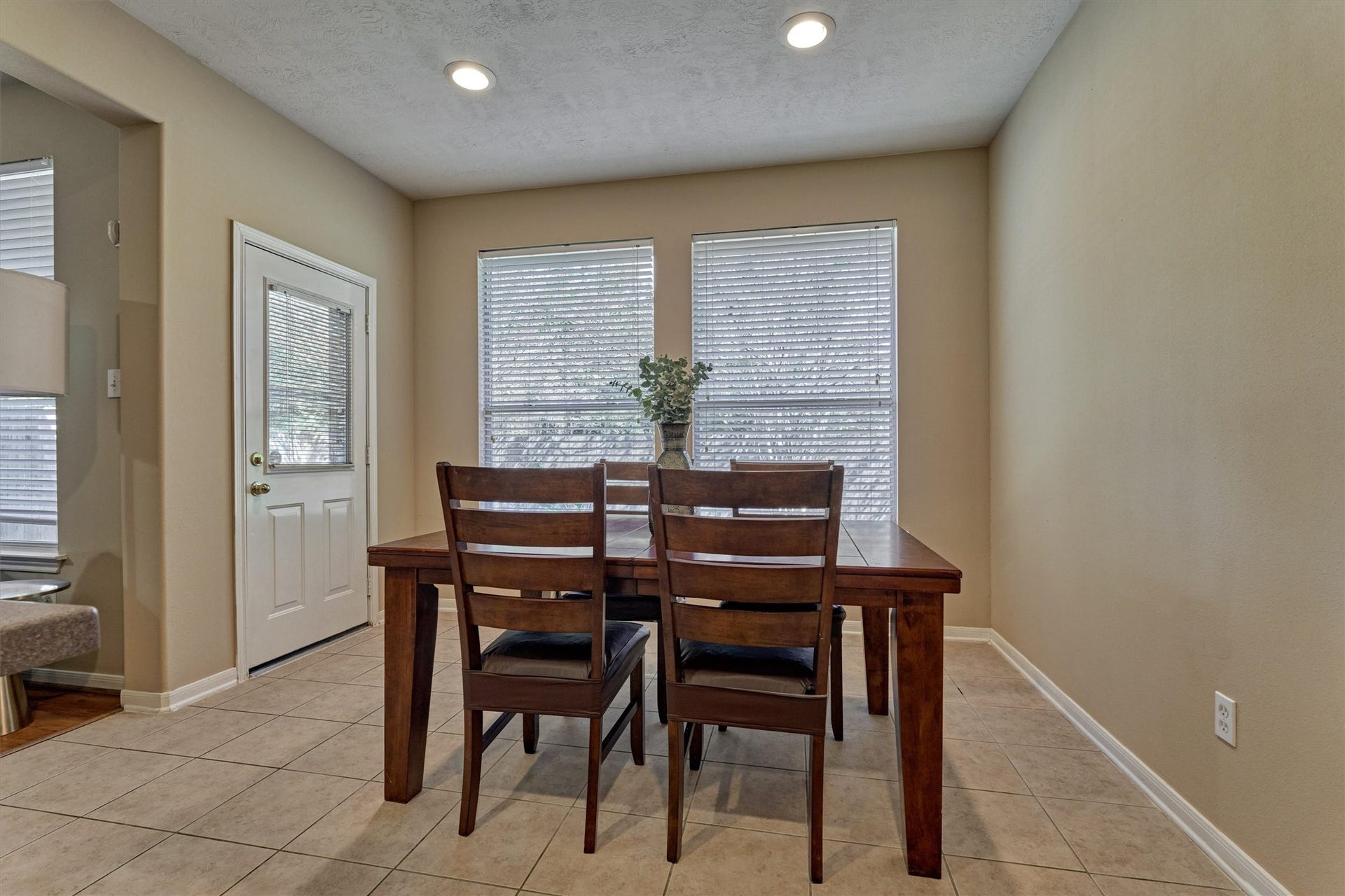 38 E Burberry Circle, The Woodlands, TX 77384 38 E Burberry Circle, The Woodlands, TX 77384