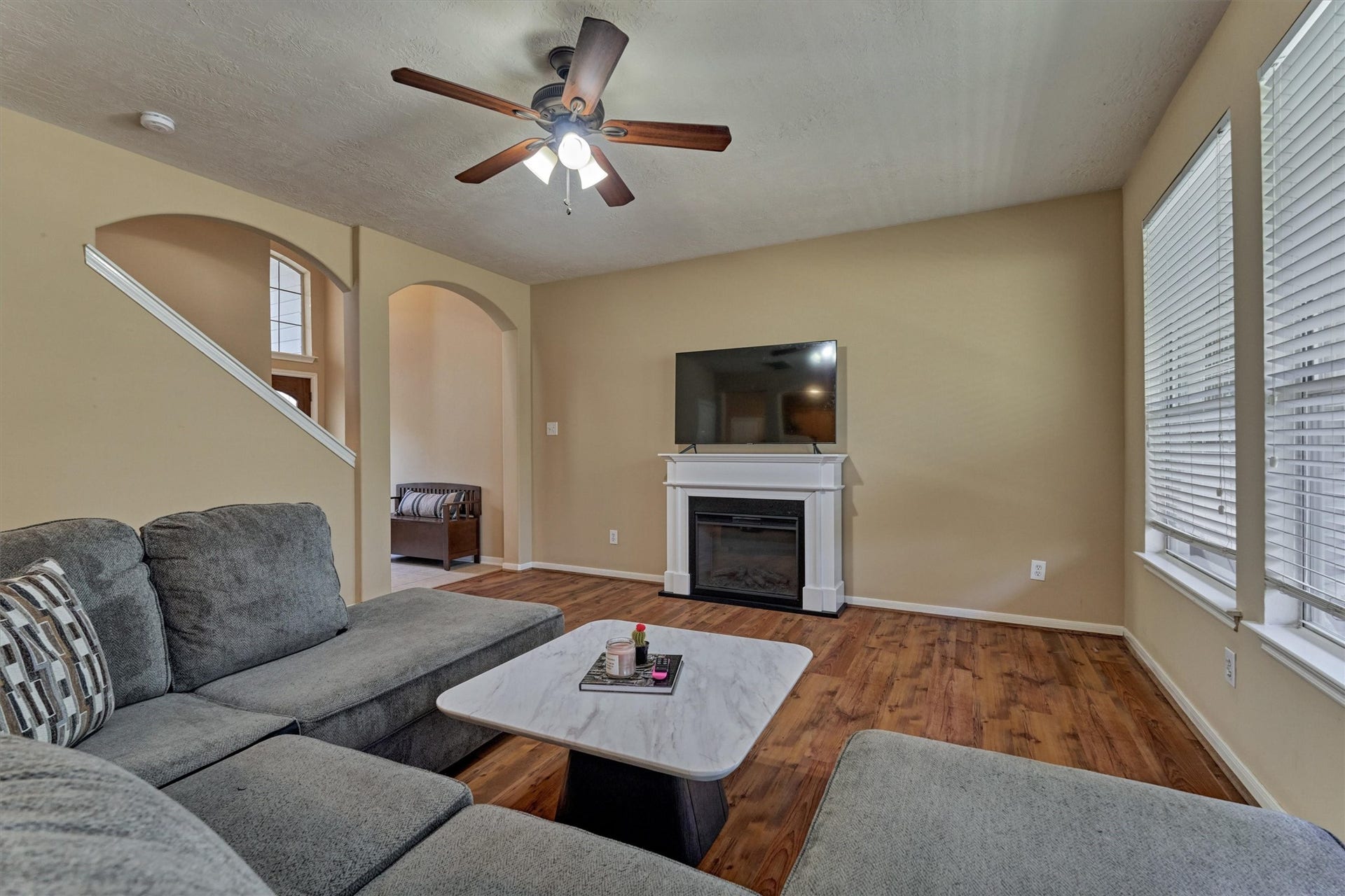 38 E Burberry Circle, The Woodlands, TX 77384 38 E Burberry Circle, The Woodlands, TX 77384
