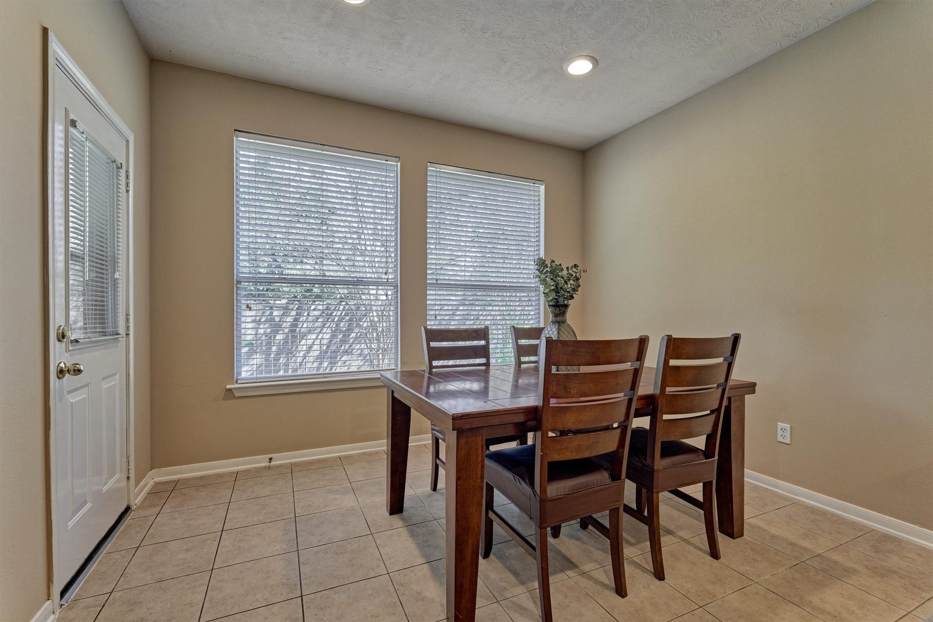 38 E Burberry Circle, The Woodlands, TX 77384 38 E Burberry Circle, The Woodlands, TX 77384