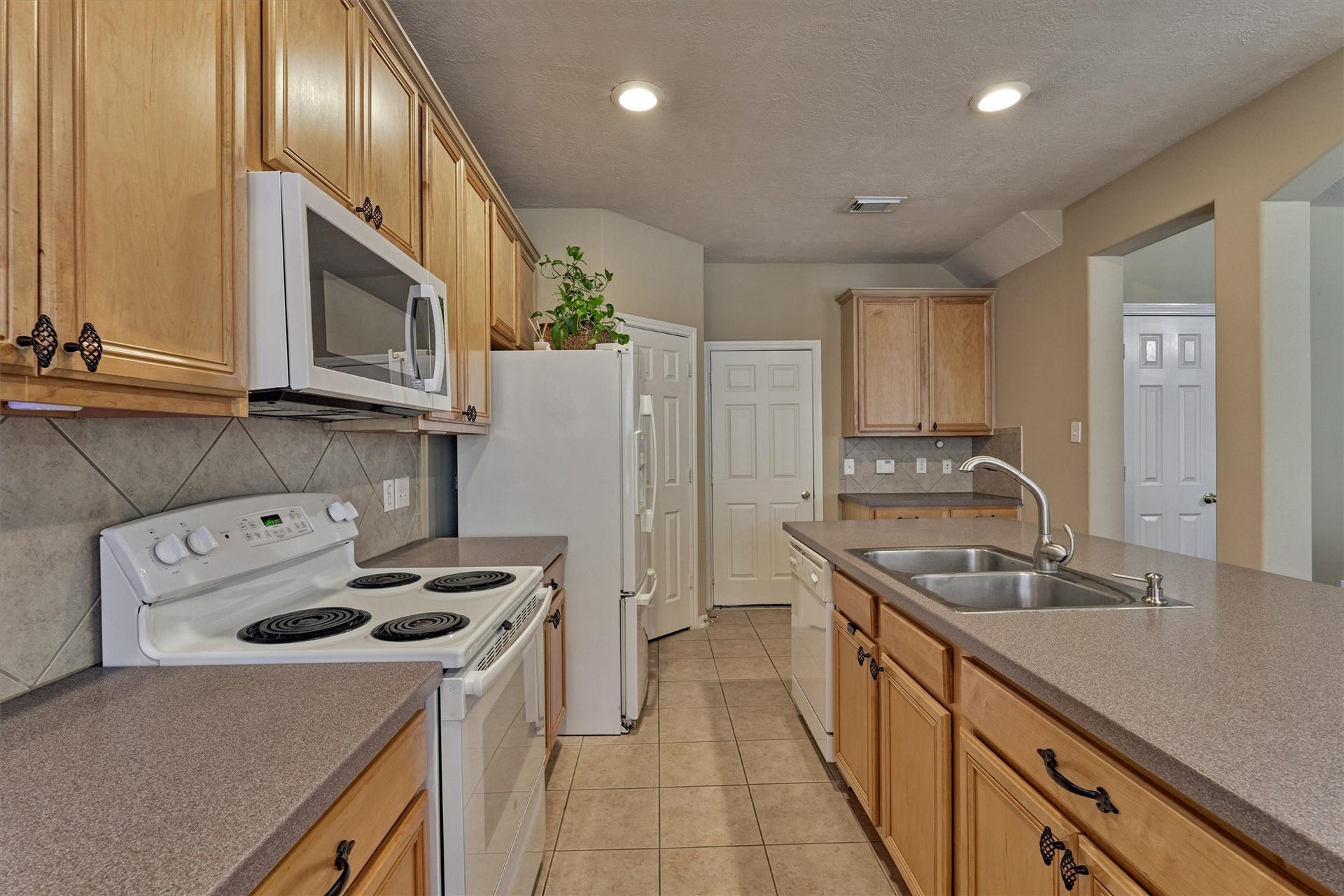38 E Burberry Circle, The Woodlands, TX 77384 38 E Burberry Circle, The Woodlands, TX 77384