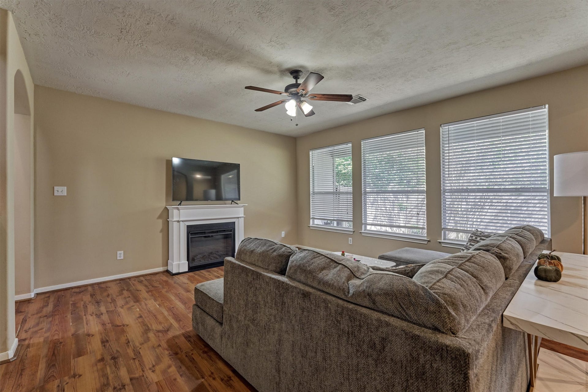 38 E Burberry Circle, The Woodlands, TX 77384 38 E Burberry Circle, The Woodlands, TX 77384