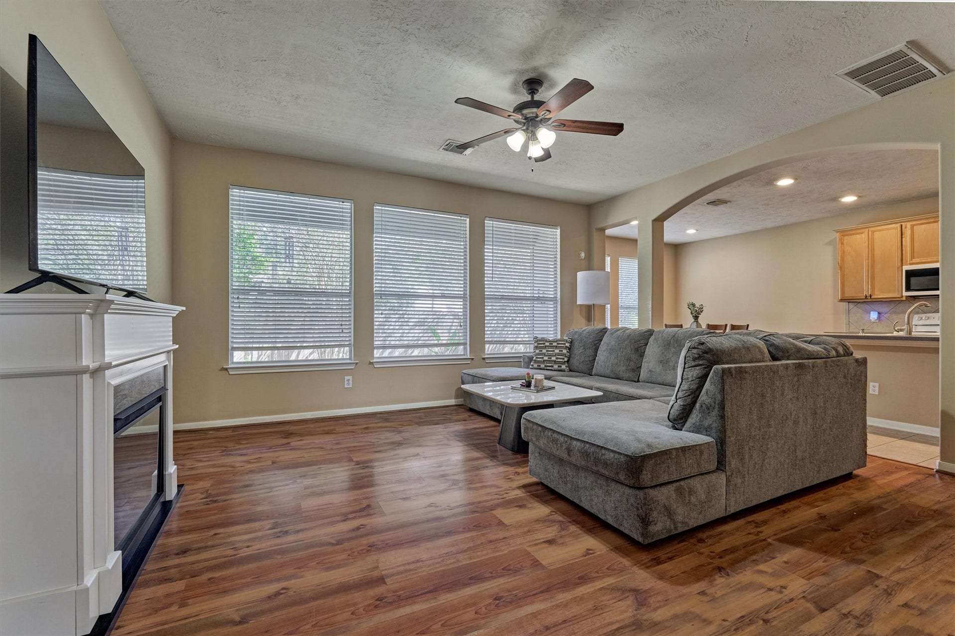 38 E Burberry Circle, The Woodlands, TX 77384 38 E Burberry Circle, The Woodlands, TX 77384