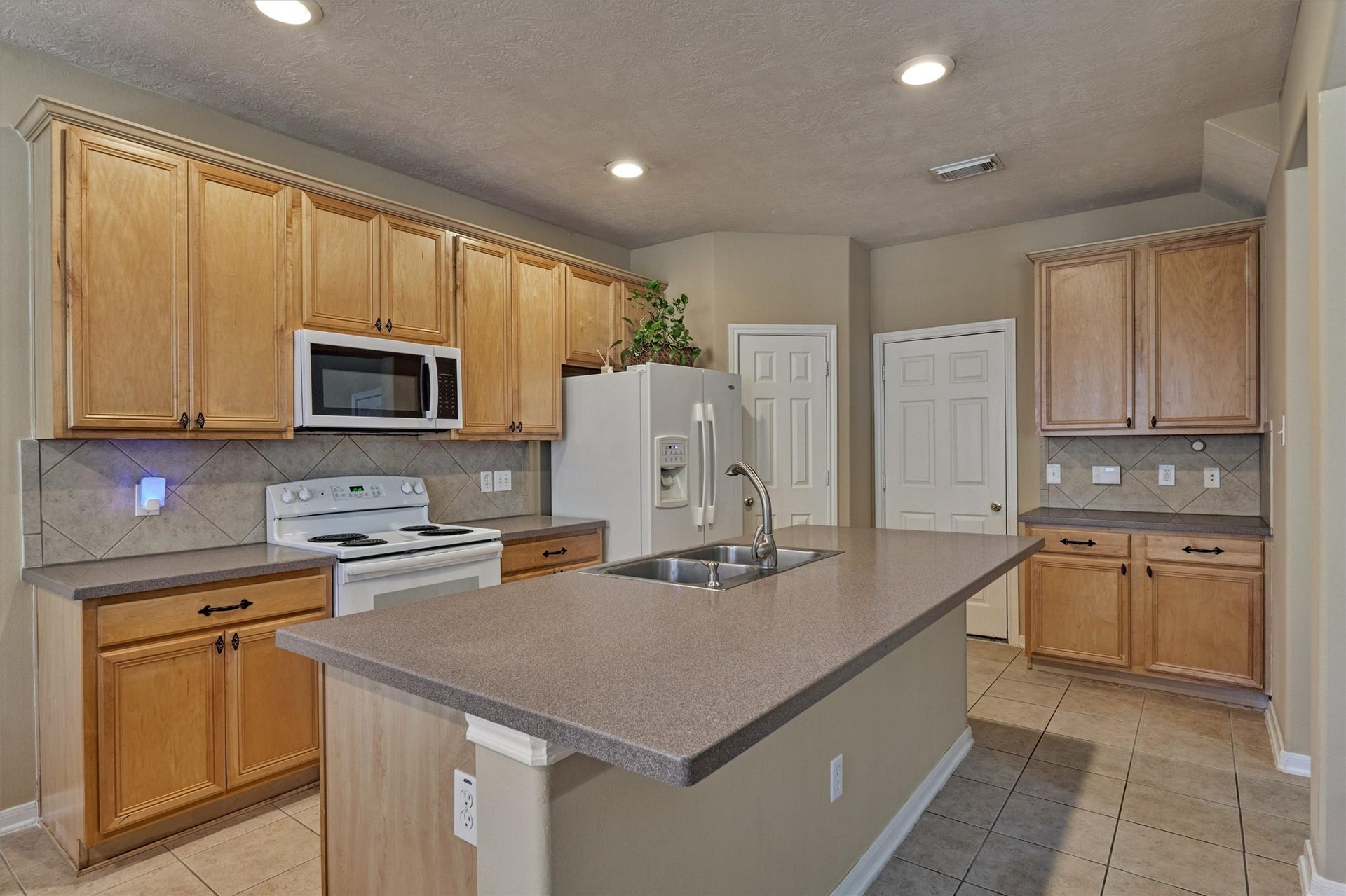 38 E Burberry Circle, The Woodlands, TX 77384 38 E Burberry Circle, The Woodlands, TX 77384