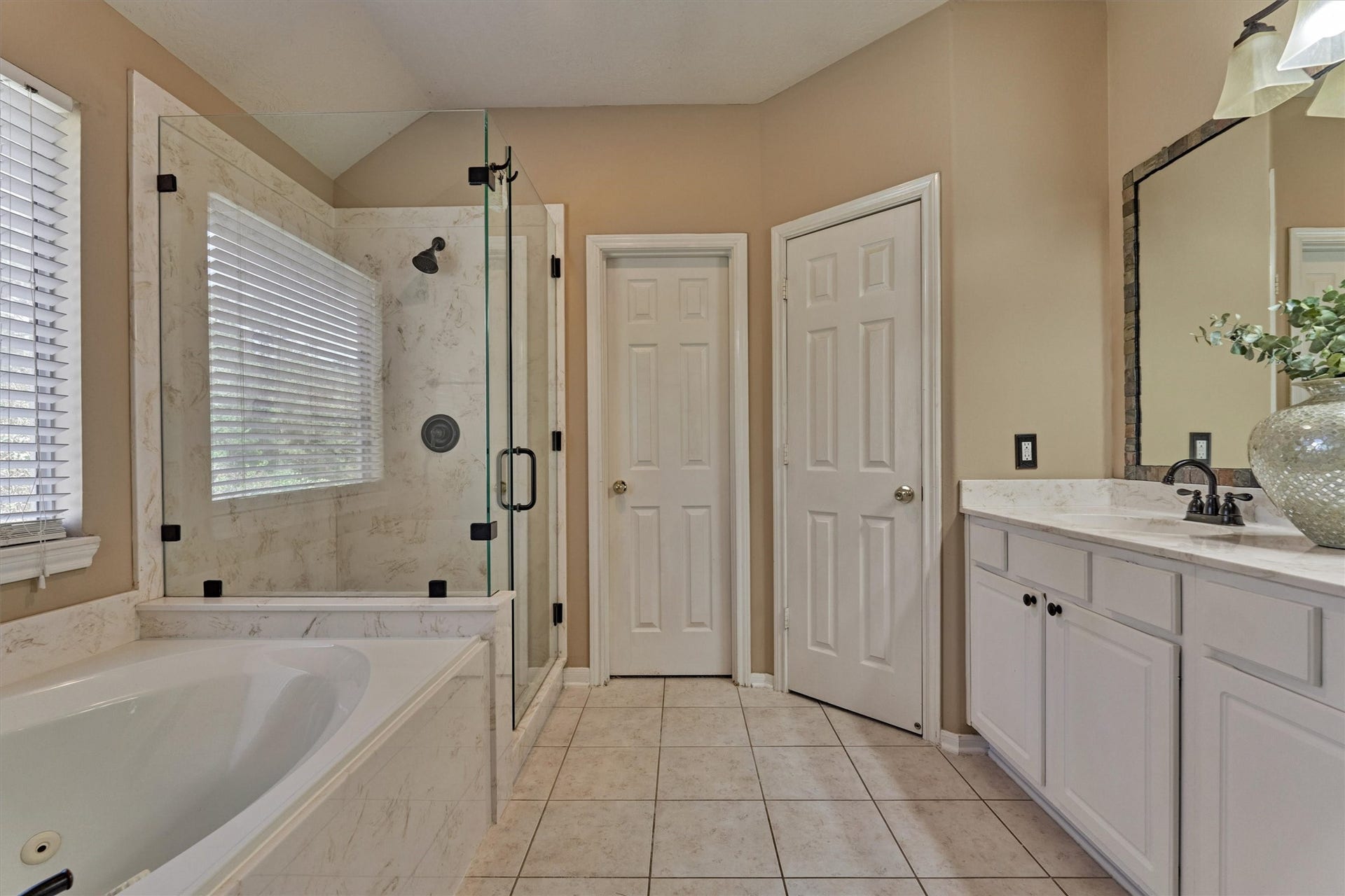 38 E Burberry Circle, The Woodlands, TX 77384 38 E Burberry Circle, The Woodlands, TX 77384