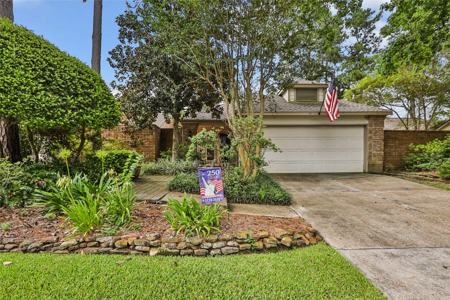 Property photo for 4206 Valley Glade Drive, Kingwood, TX