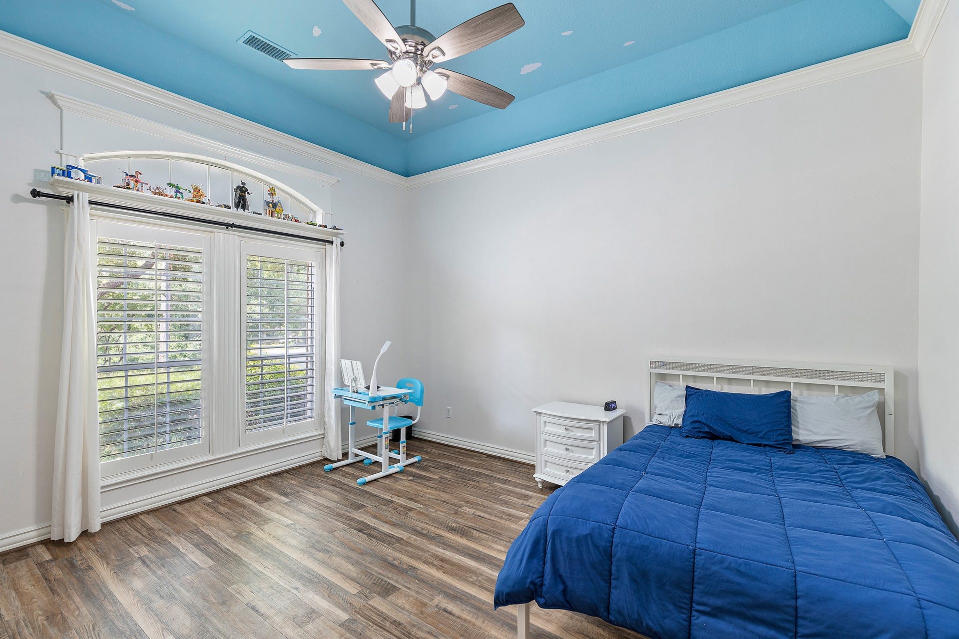 74 W Thymewood Place, The Woodlands, TX 77382 One of two secondary oversized downstairs bedrooms