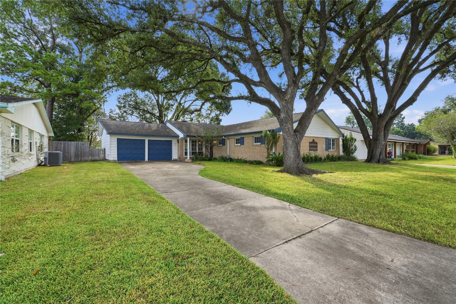 Property photo for 9811 Greenwillow Street, Houston, TX