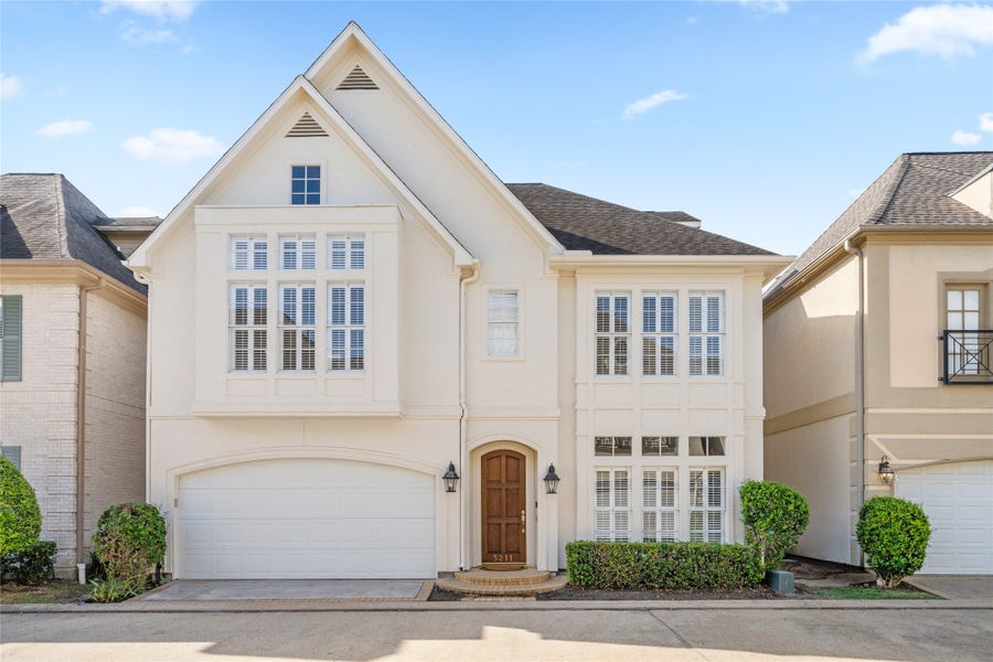 Property photo for 3211 S Pemberton Circle Drive, Houston, TX