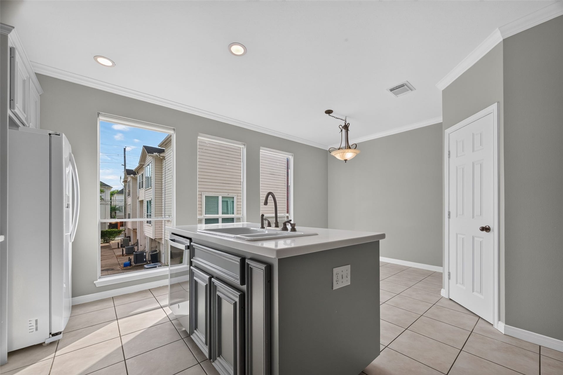 1319 Oneil Street, Houston, TX 77019 1319 Oneil Street, Houston, TX 77019
