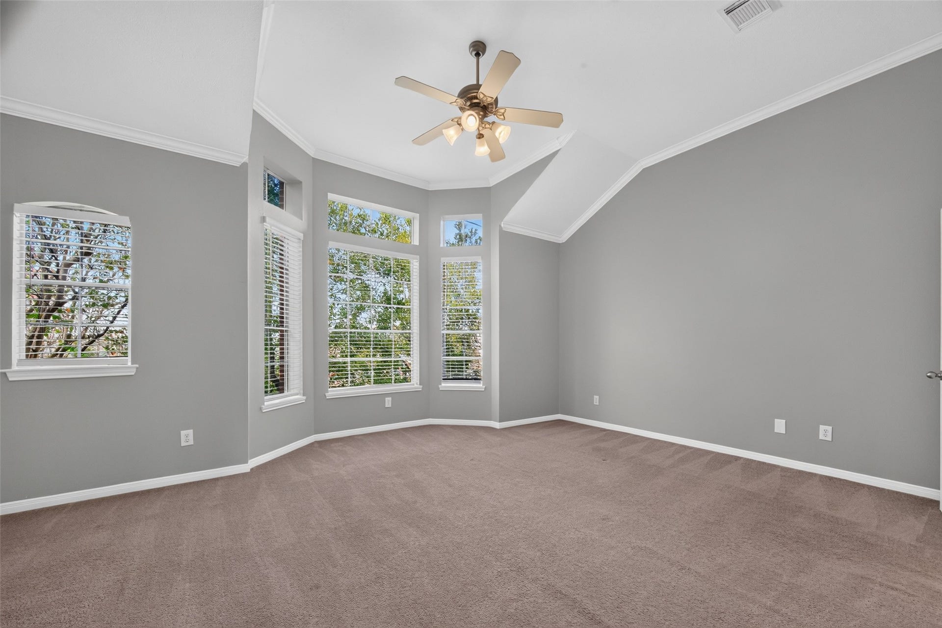 1319 Oneil Street, Houston, TX 77019 Primary bed room view