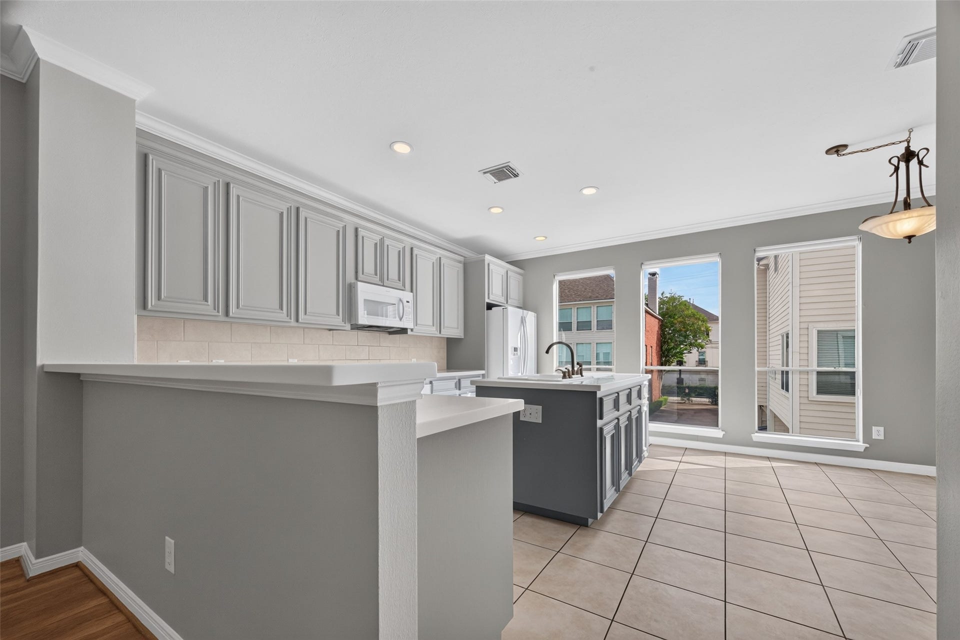 1319 Oneil Street, Houston, TX 77019 1319 Oneil Street, Houston, TX 77019