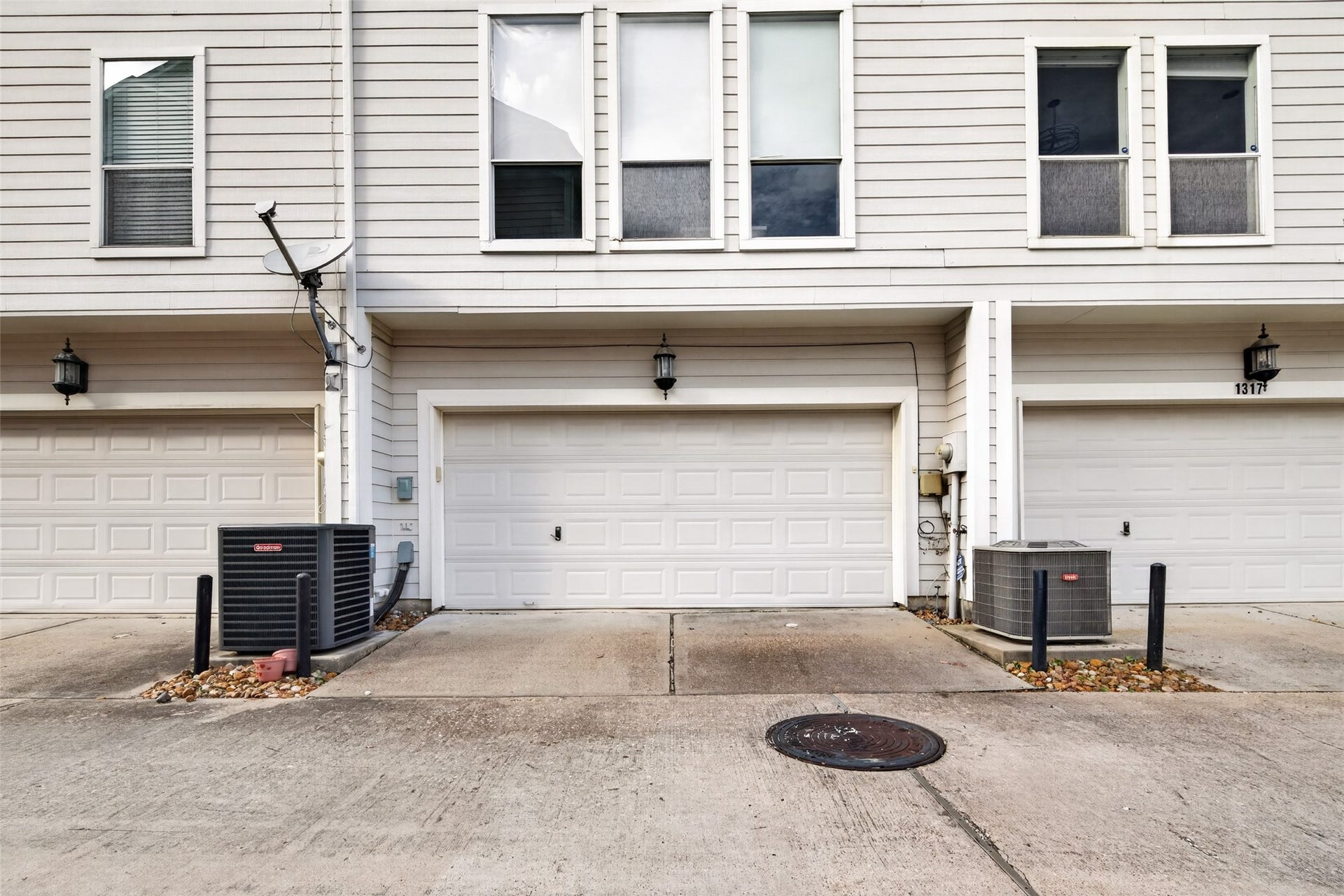 1319 Oneil Street, Houston, TX 77019 Attached two car garage