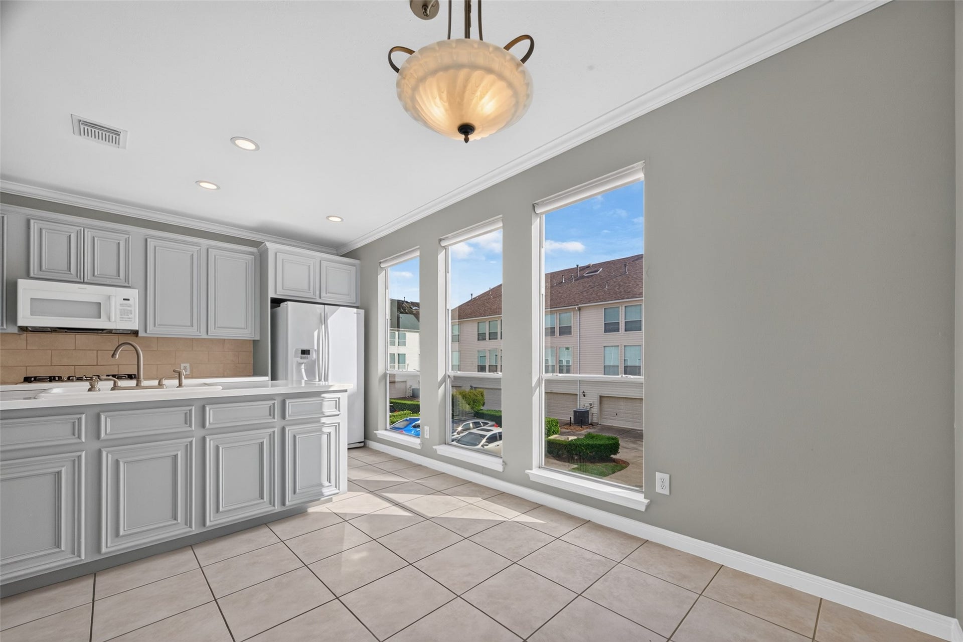 1319 Oneil Street, Houston, TX 77019 1319 Oneil Street, Houston, TX 77019