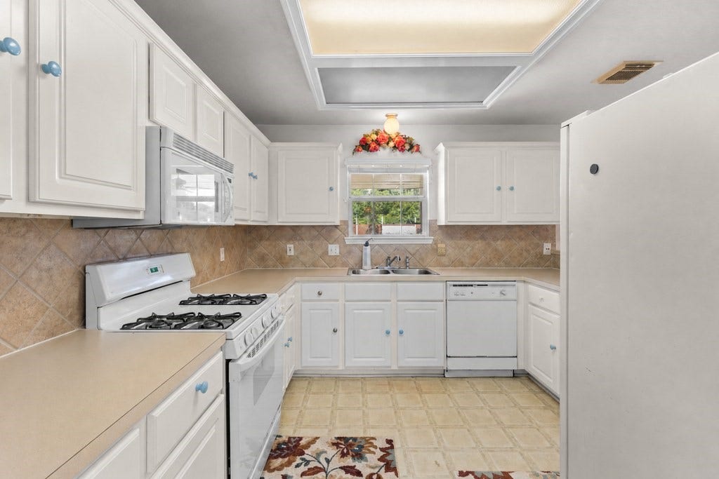 19327 Cloud Peak Drive, Tomball, TX 77377 19327 Cloud Peak Drive, Tomball, TX 77377