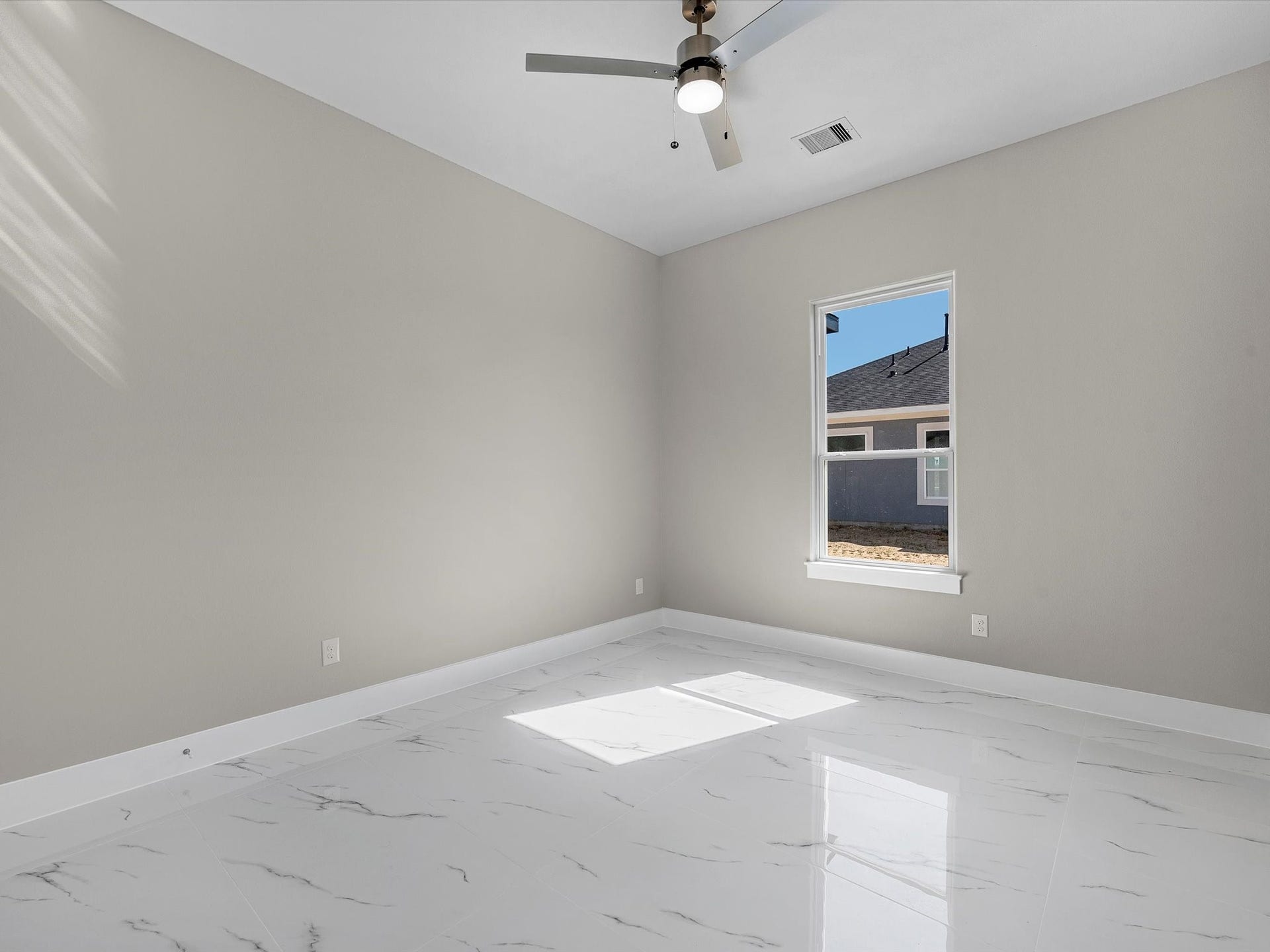1336 Road 66113, Dayton, TX 77535 All images are for illustrative purposes only and are intended to convey the concept and vision of the home. Images are for guidance only,