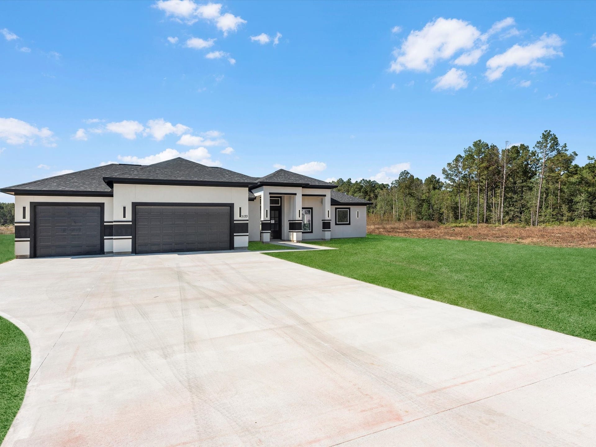 1336 Road 66113, Dayton, TX 77535 All images are for illustrative purposes only and are intended to convey the concept and vision of the home. Images are for guidance only,