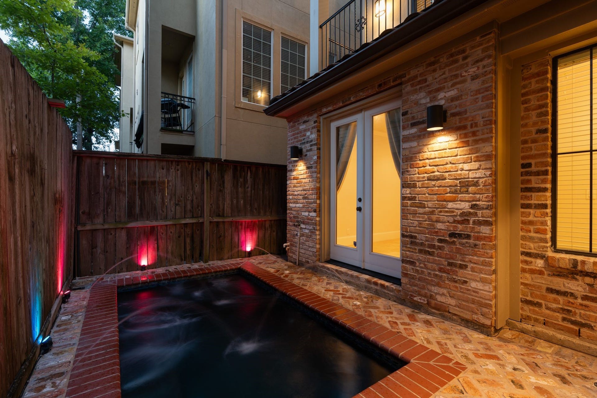 4122 Floyd Street, #A, Houston, TX 77007 Private Plunge Pool | Outdoor Living A little slice of Mediterranean living in the middle of Houston. Whether enjoying a refreshing evening dip or gathering with friends around the adjoining summer kitchen, this intimate outdoor retreat makes every day feel a little more like a getaway.
