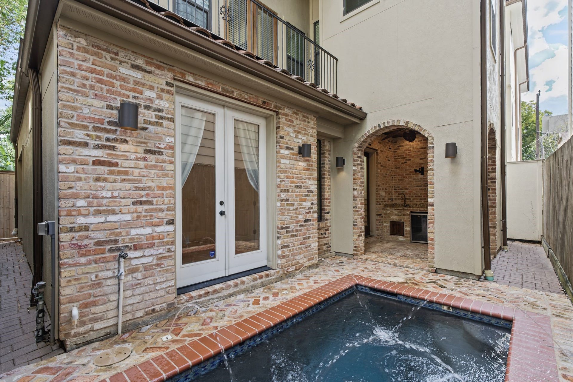 4122 Floyd Street, #A, Houston, TX 77007 Welcome Home | Private Courtyard & Summer Kitchen Welcome to 4122 Floyd, where the energy of the city gives way to the tranquility of your own Mediterranean-inspired retreat. A private plunge pool with a soothing water feature and inviting summer kitchen set the stage for leisurely afternoons, intimate gatherings, and evenings under the stars.