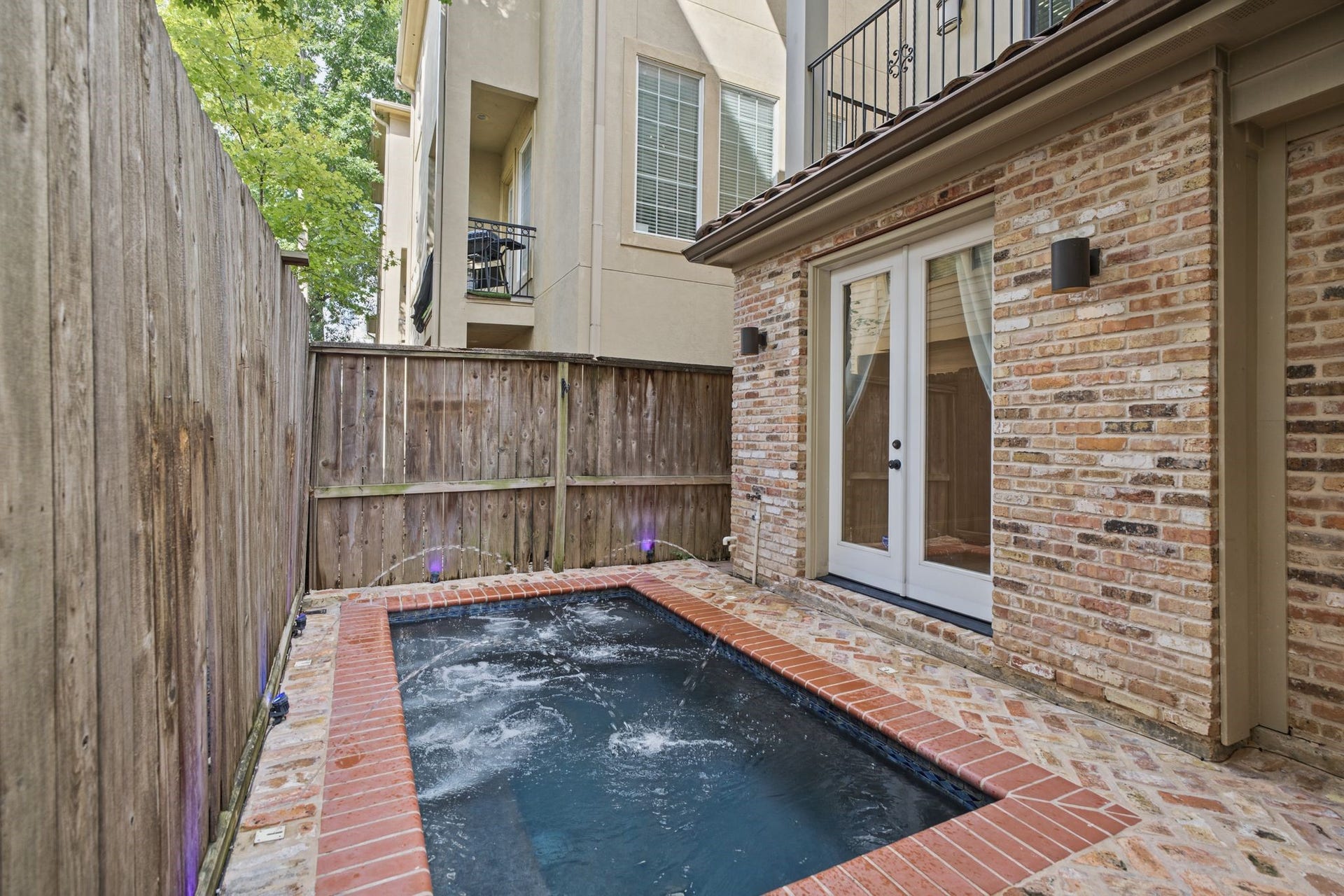 4122 Floyd Street, #A, Houston, TX 77007 Private Plunge Pool | Courtyard A rare luxury in the heart of Rice Military, this secluded plunge pool transforms the courtyard into a personal oasis, offering a refreshing escape from the citys vibrant pace without ever leaving home.