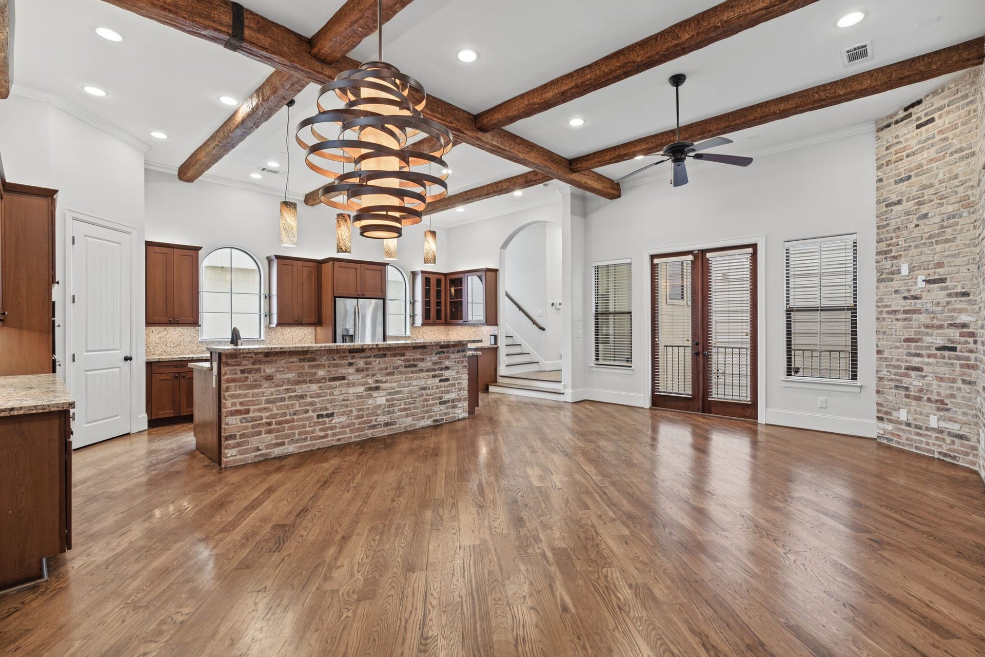 4122 Floyd Street, #A, Houston, TX 77007 Second Floor | Open-Concept Living A beautiful interplay of architectural character and effortless livability, the second floor brings together the living, dining, and kitchen spaces in one inviting setting.