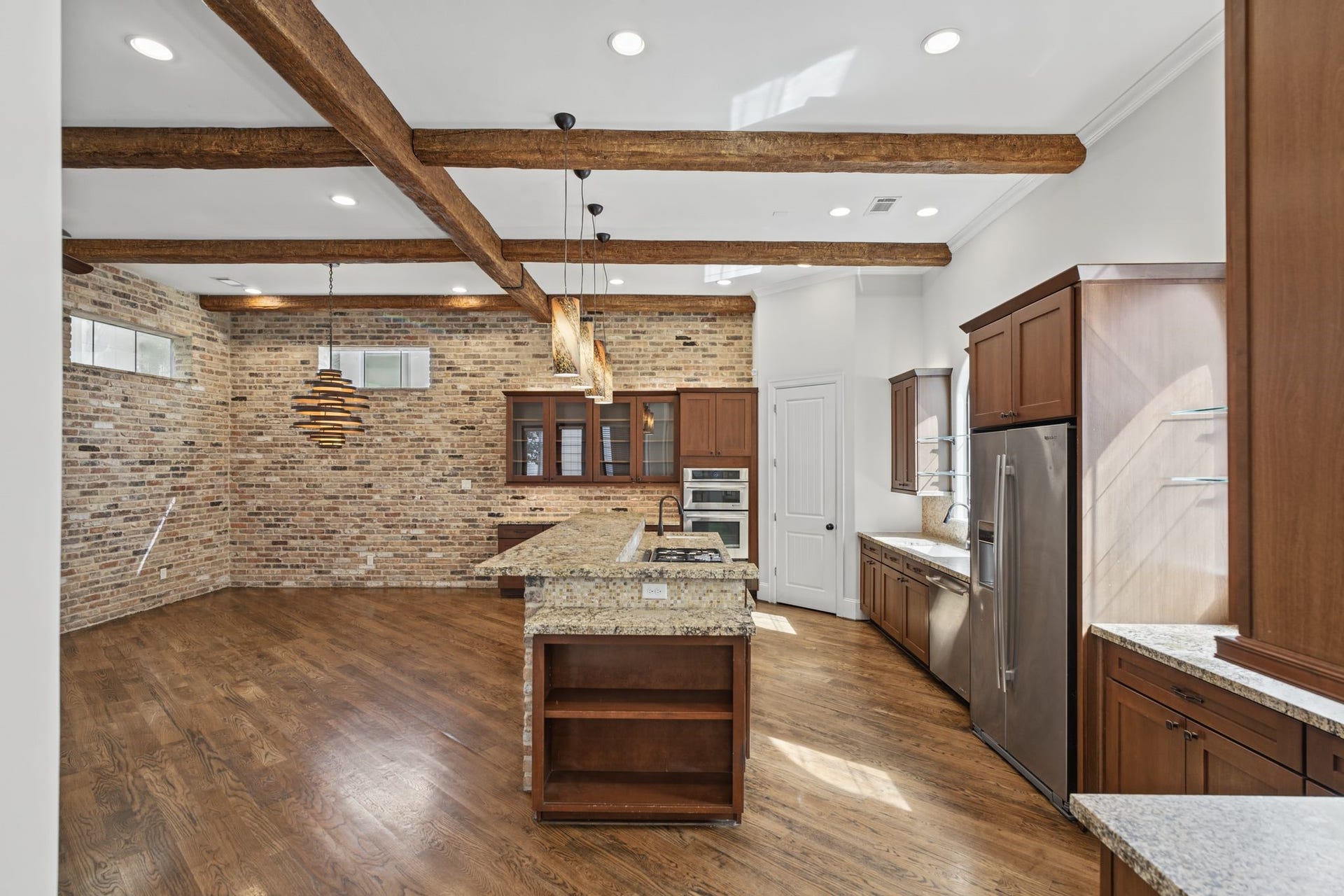 4122 Floyd Street, #A, Houston, TX 77007 Second Floor | Open-Concept Living A beautiful interplay of architectural character and effortless livability, the second floor brings together the living, dining, and kitchen spaces in one inviting setting.