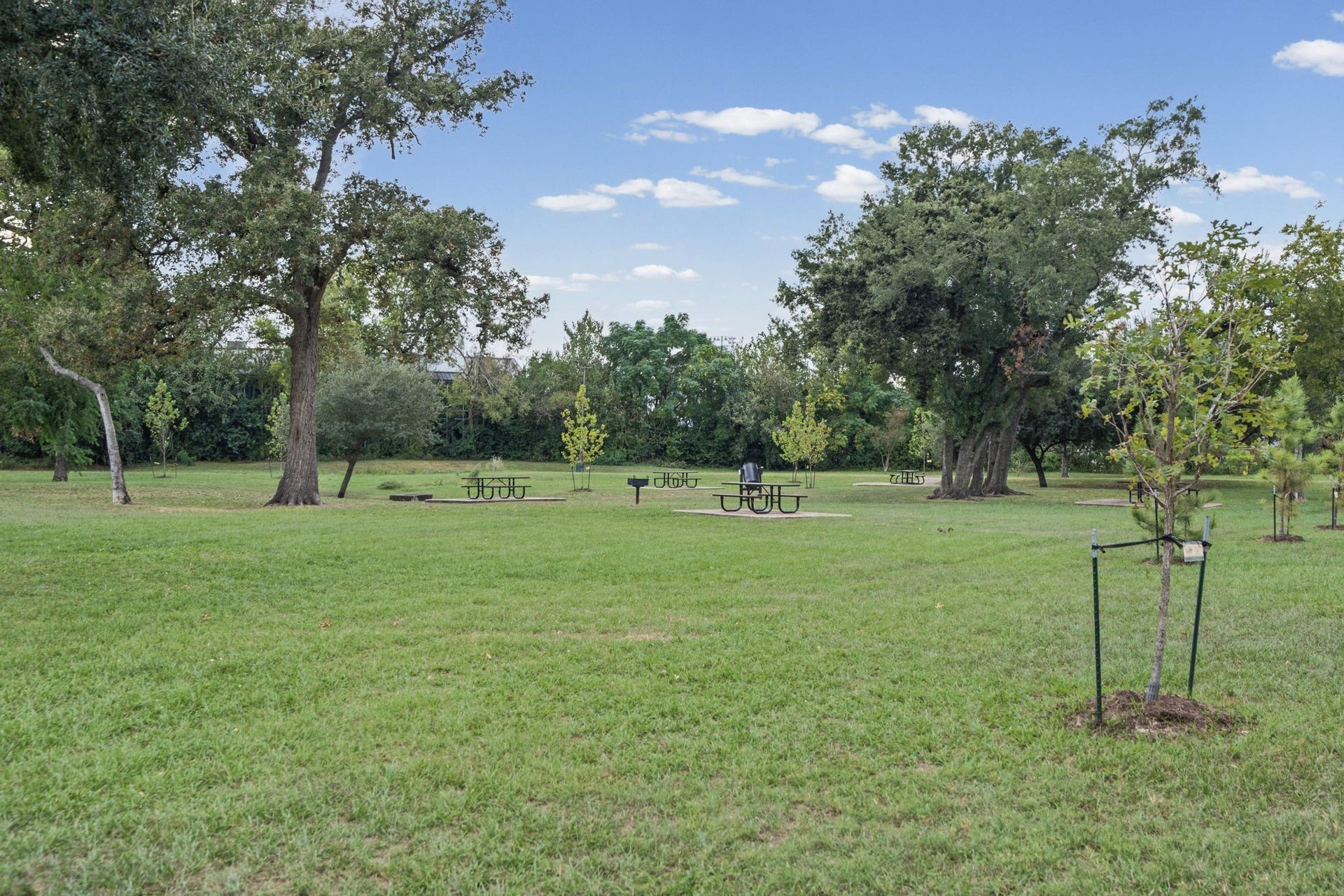 4122 Floyd Street, #A, Houston, TX 77007 Cleveland Park | Neighborhood Lifestyle Just moments from home, Cleveland Park offers a refreshing change of pace, where leafy green spaces and the simple pleasure of time outdoors bring a welcome sense of balance to city living.
