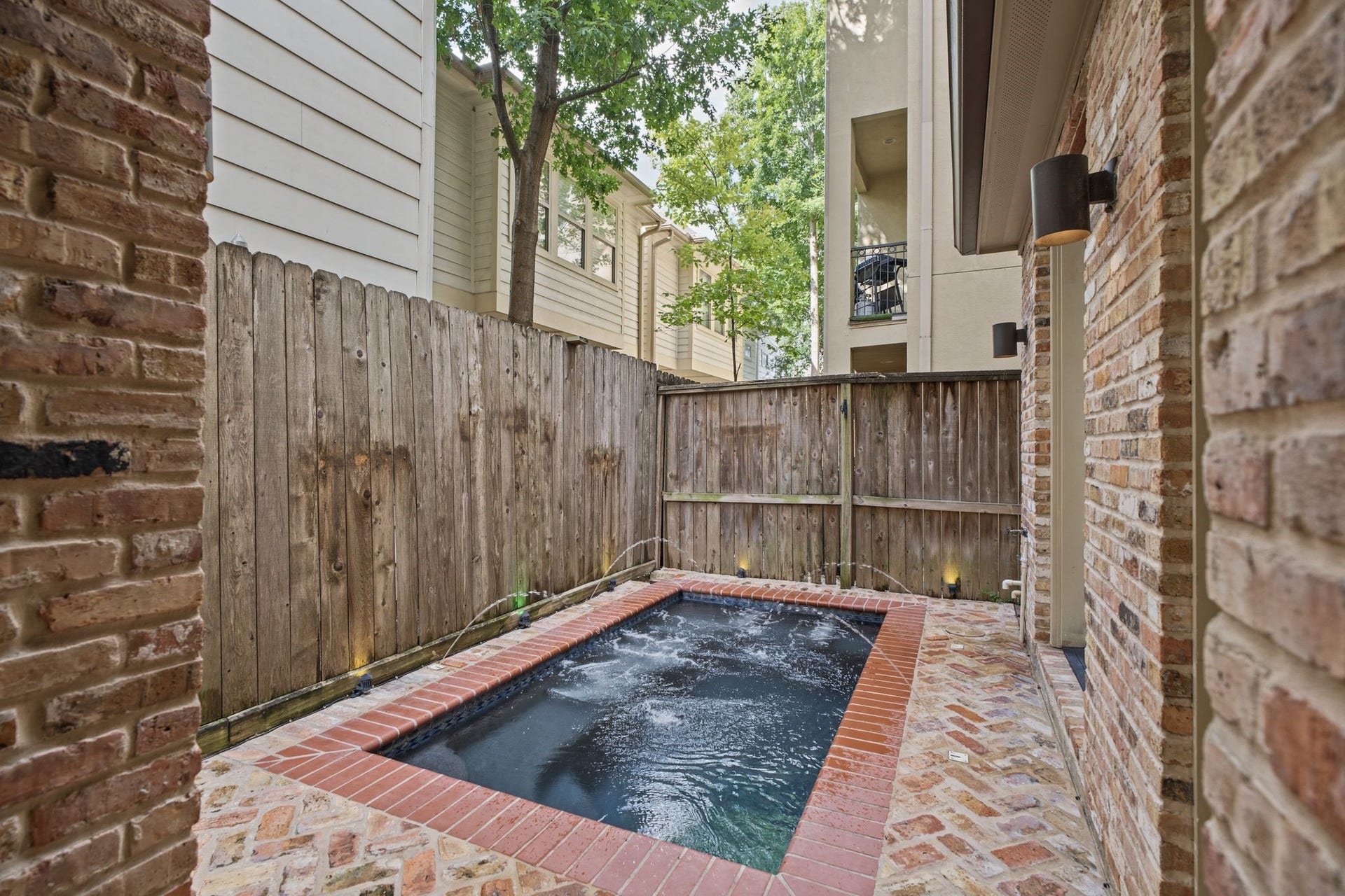 4122 Floyd Street, #A, Houston, TX 77007 Private Plunge Pool | Water Feature The gentle sound of flowing water sets a tranquil mood, while integrated jets and ambient poolside lighting create an inviting atmosphere for unwinding beneath the open sky.