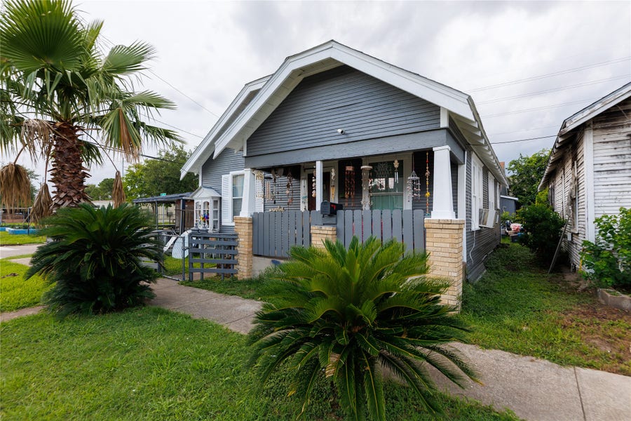 Property photo for 702 72nd Street, Houston, TX