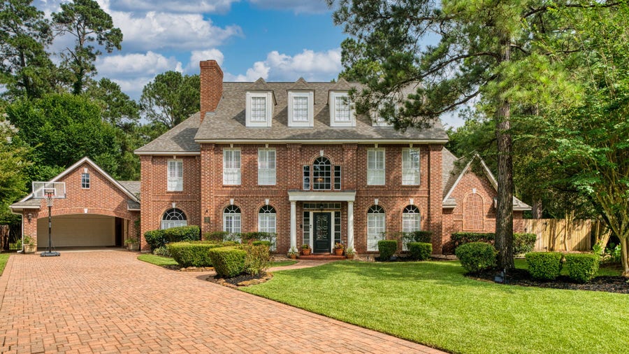 Property photo for 18 E Wedgemere Court, The Woodlands, TX