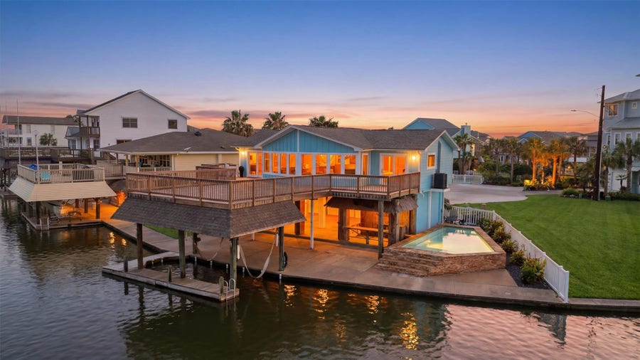 Property photo for 1326 Hawaii Drive, Tiki Island, TX