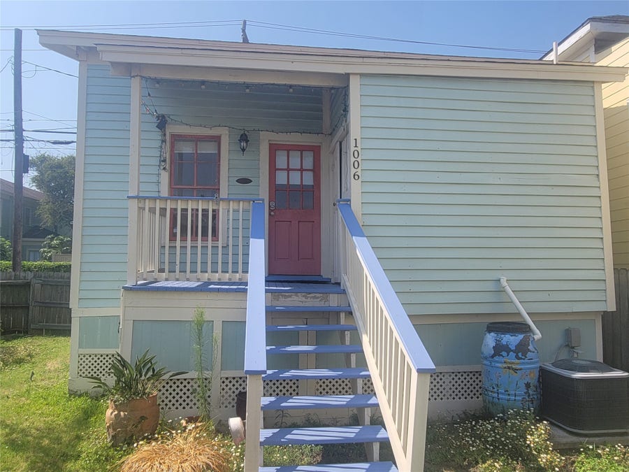 Property photo for 1006 Sealy Street, Galveston, TX