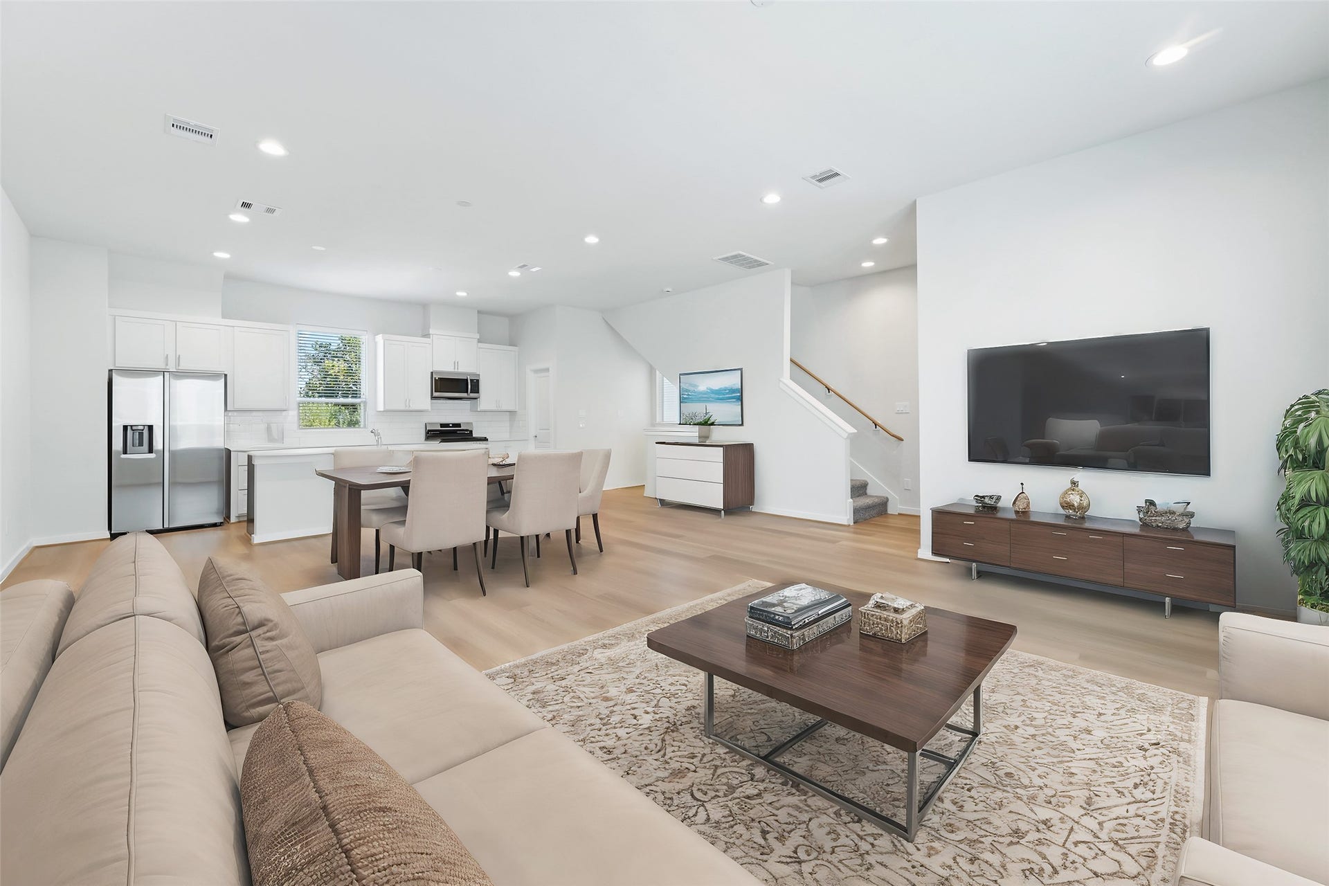 1013 Erin Street, #V, Houston, TX 77009 2nd Flor Kitchen/Living/Dining Area