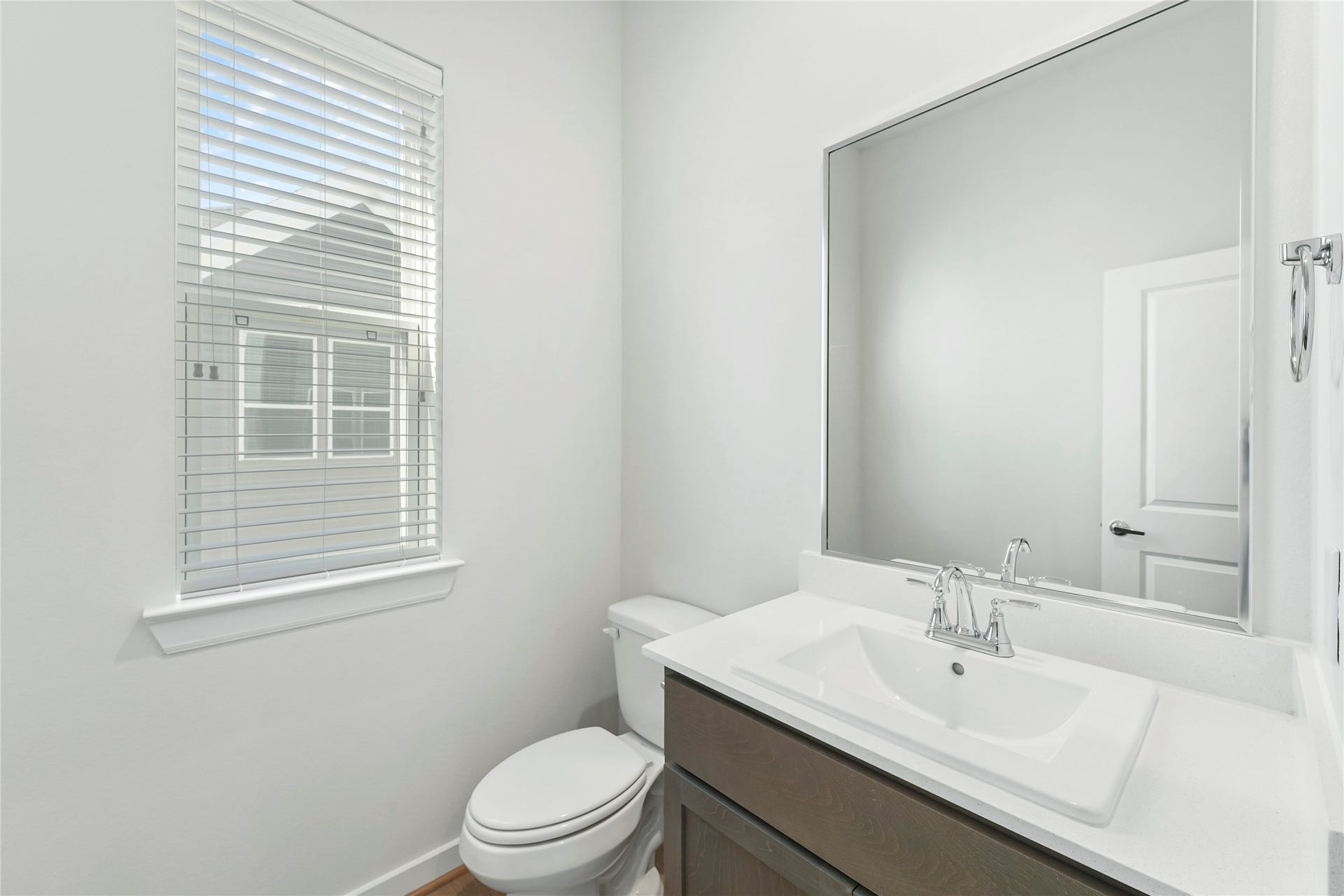 1013 Erin Street, #V, Houston, TX 77009 2nd Floor Half Bath