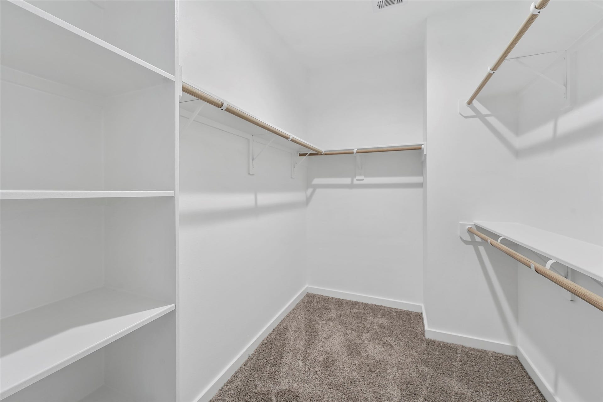 1013 Erin Street, #V, Houston, TX 77009 Primary Walk-in Closet 3rd Floor
