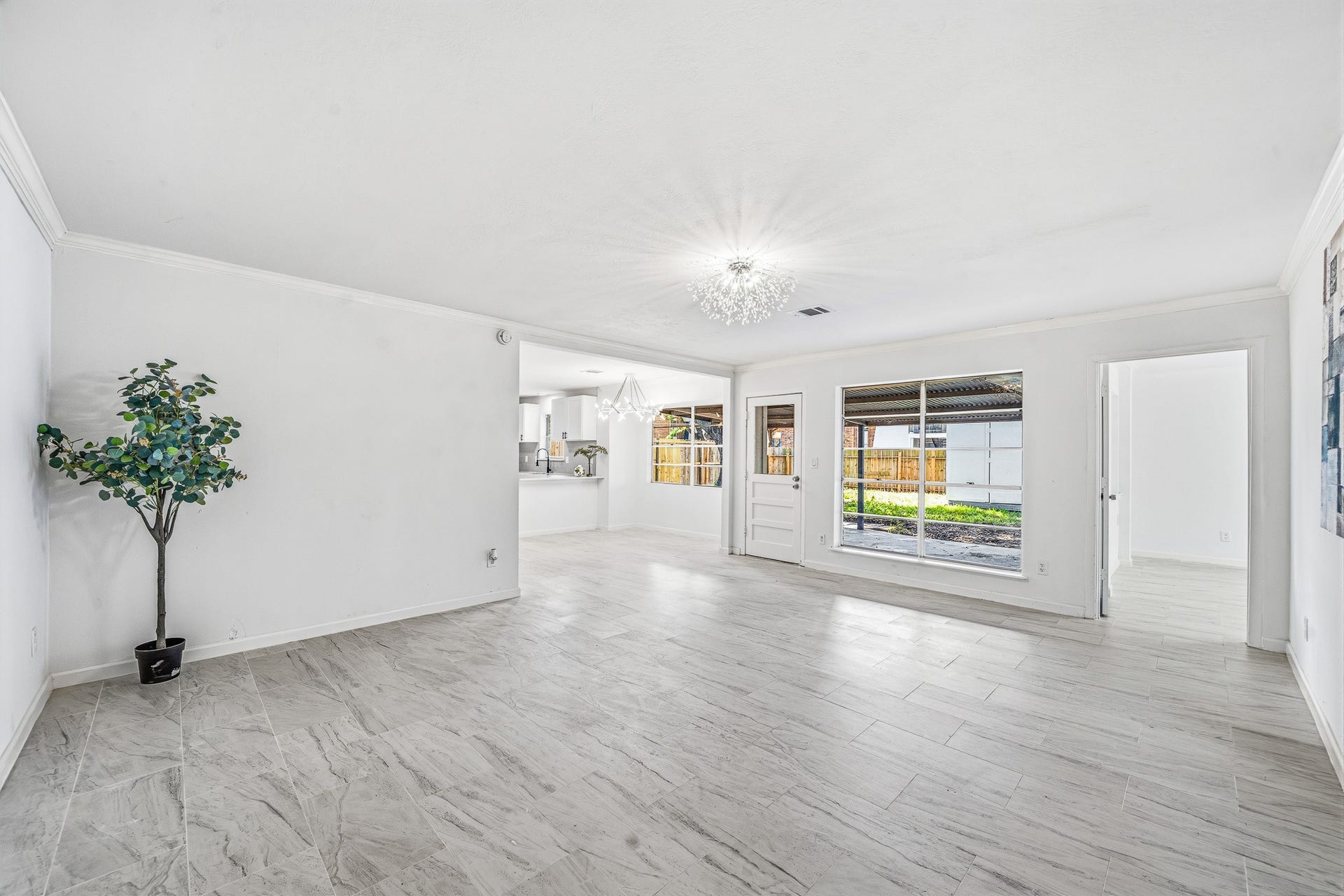 111 Princess Drive, Houston, TX 77034 111 Princess Drive, Houston, TX 77034