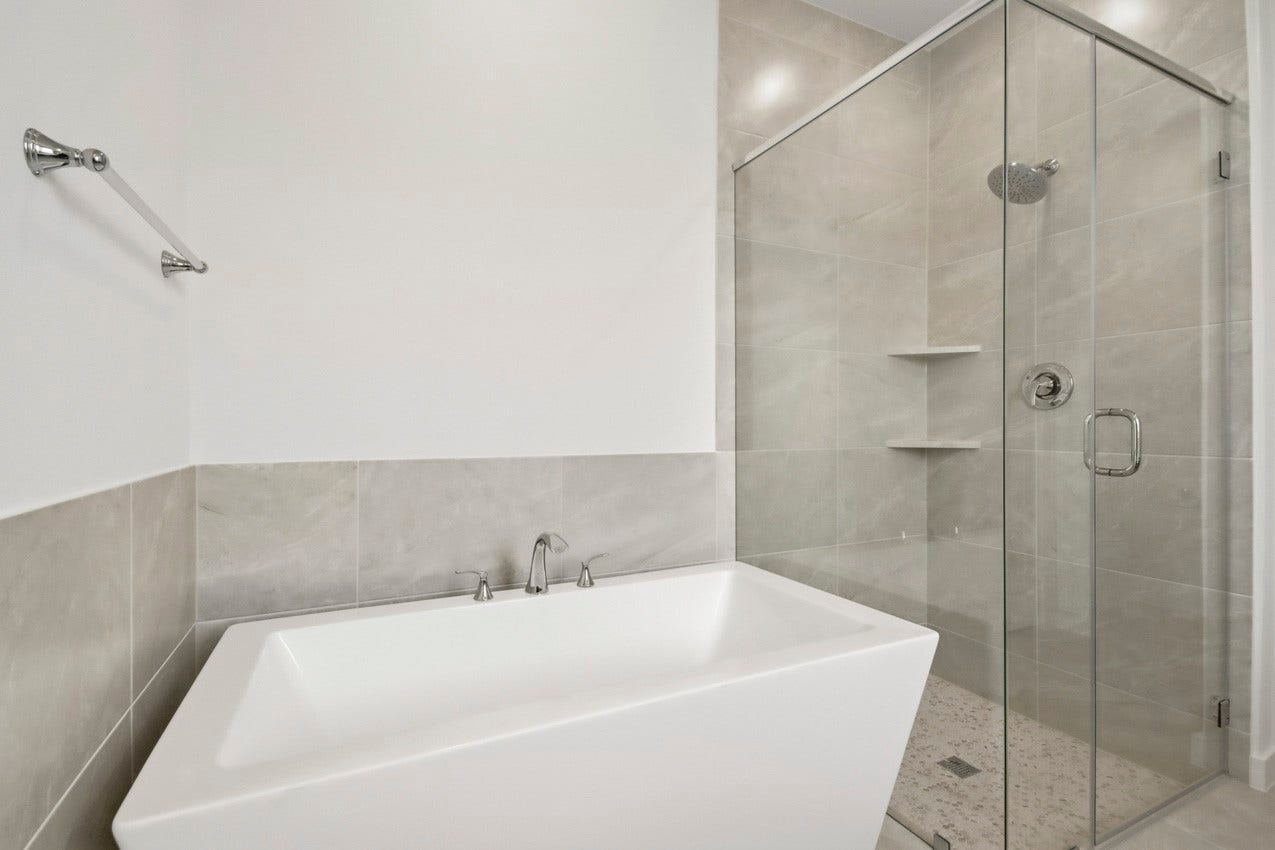 2244 Vargas Street, Montgomery, TX 77316 Primary Bathroom