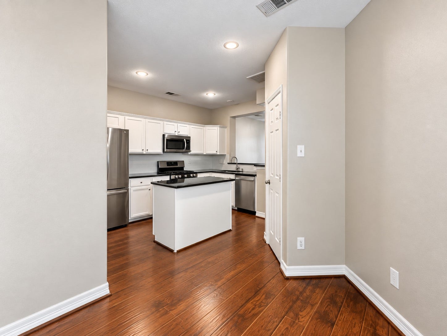 96 S Piper Trace, The Woodlands, TX 77381 96 S Piper Trace, The Woodlands, TX 77381