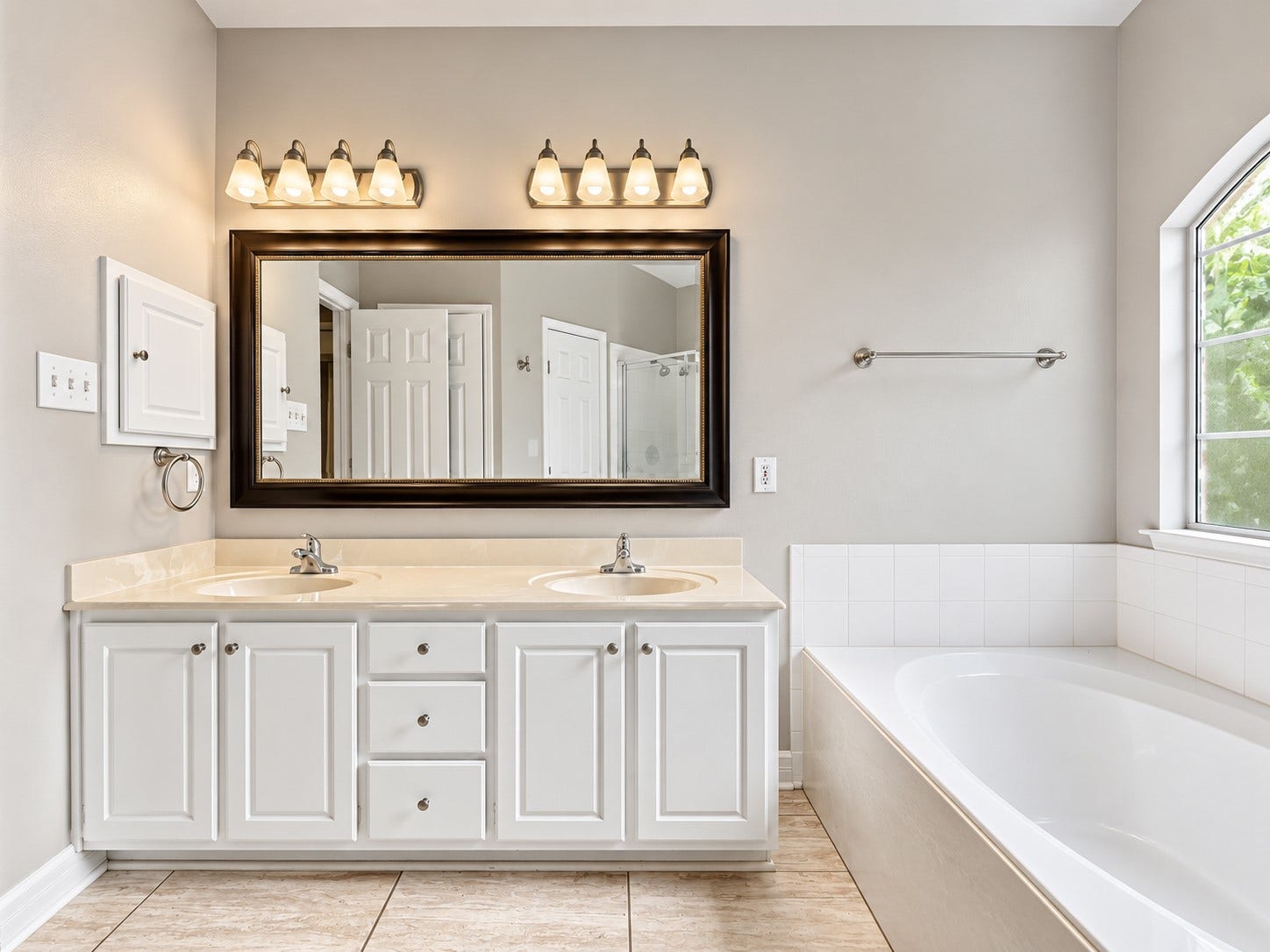 96 S Piper Trace, The Woodlands, TX 77381 96 S Piper Trace, The Woodlands, TX 77381