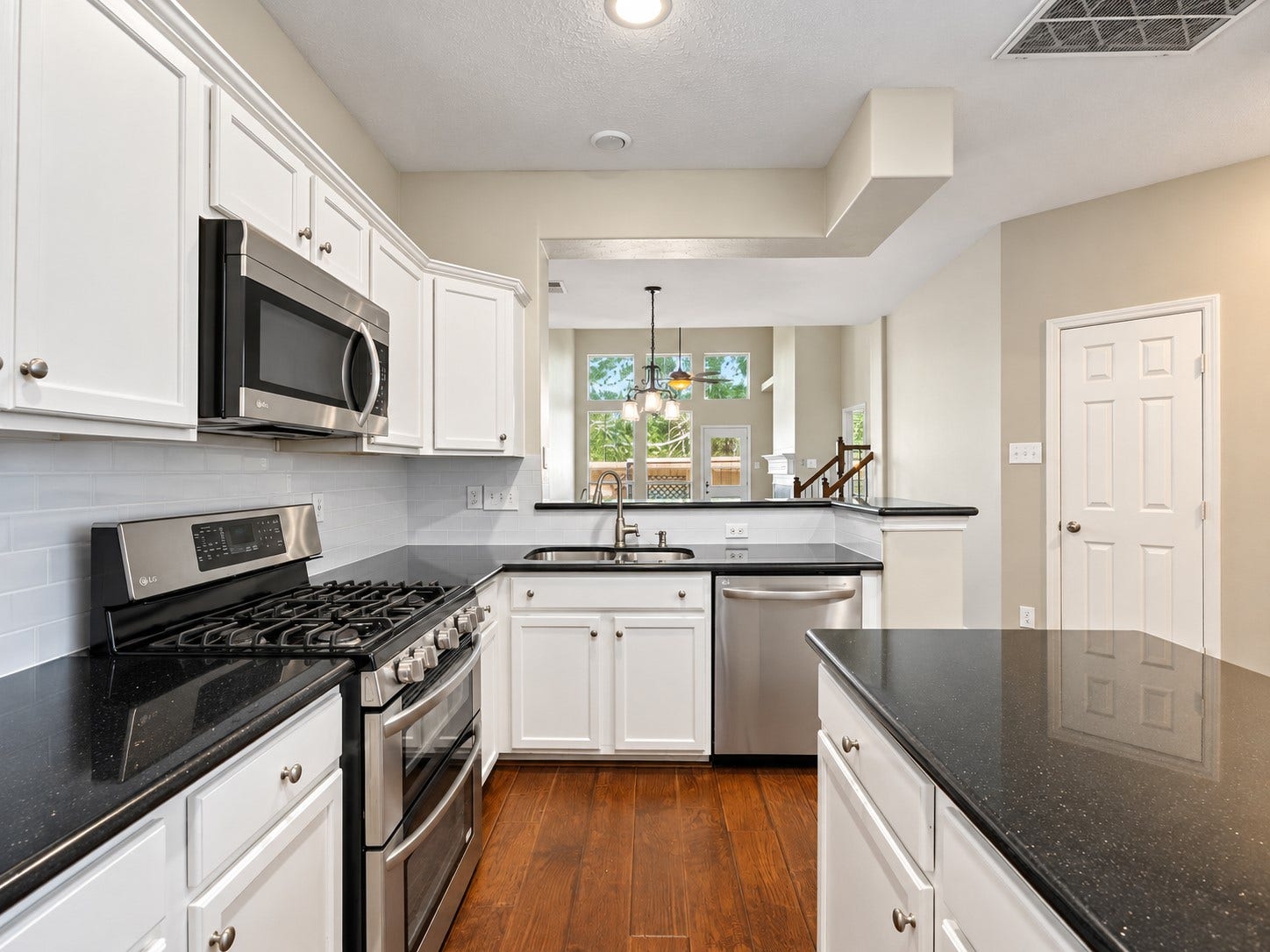 96 S Piper Trace, The Woodlands, TX 77381 96 S Piper Trace, The Woodlands, TX 77381
