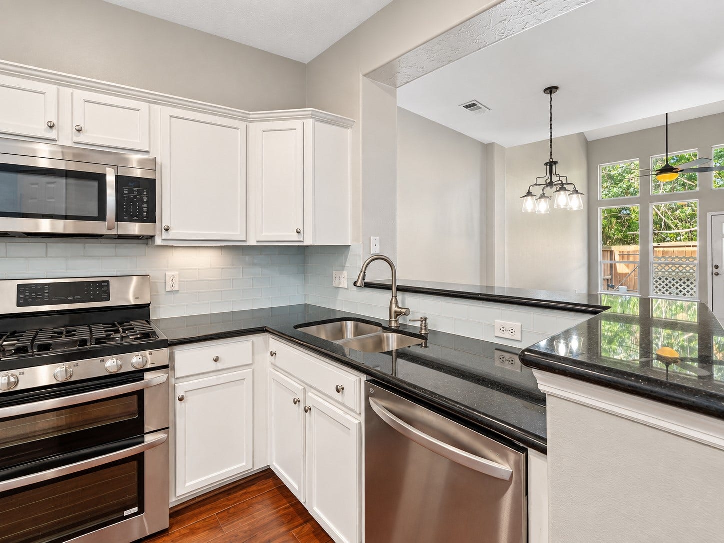 96 S Piper Trace, The Woodlands, TX 77381 96 S Piper Trace, The Woodlands, TX 77381