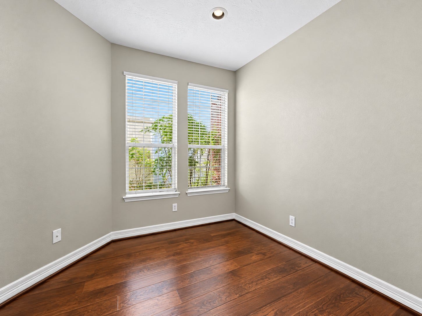 96 S Piper Trace, The Woodlands, TX 77381 96 S Piper Trace, The Woodlands, TX 77381