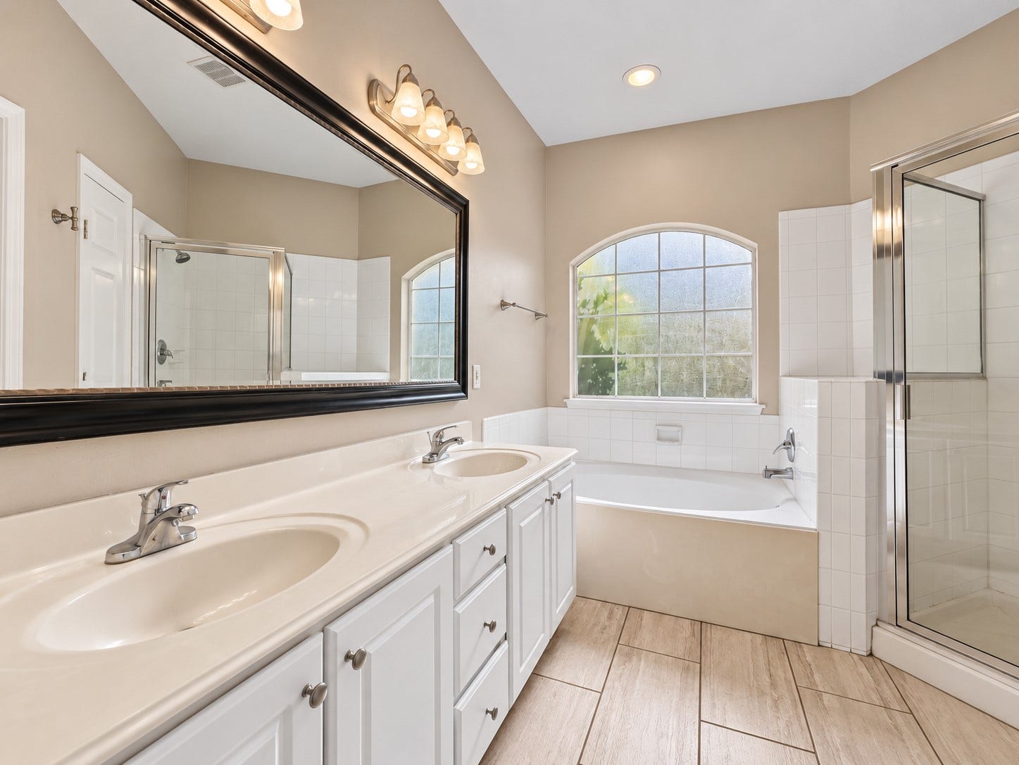 96 S Piper Trace, The Woodlands, TX 77381 96 S Piper Trace, The Woodlands, TX 77381